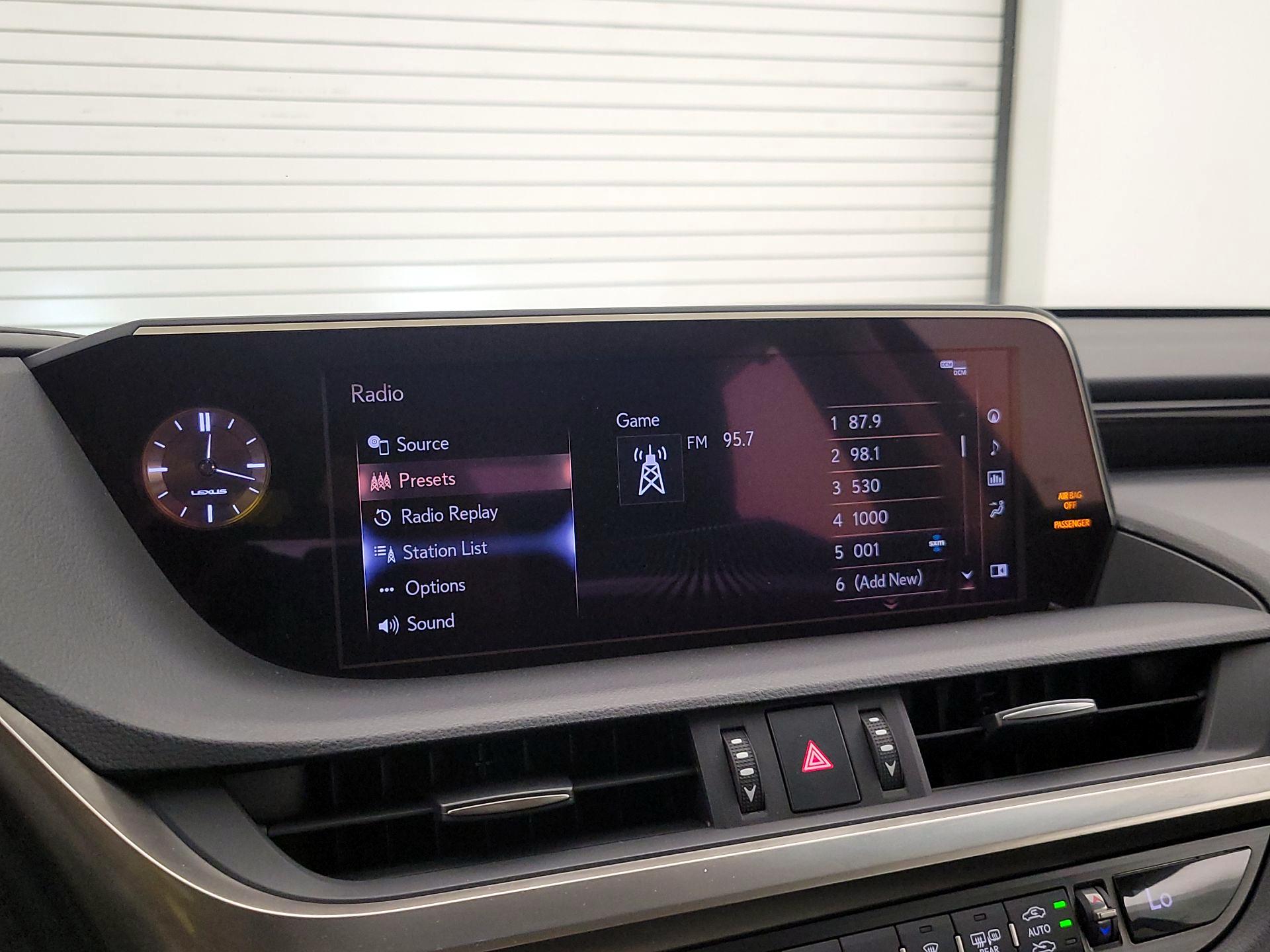 Thumbnail: 2019 Lexus ES - 16