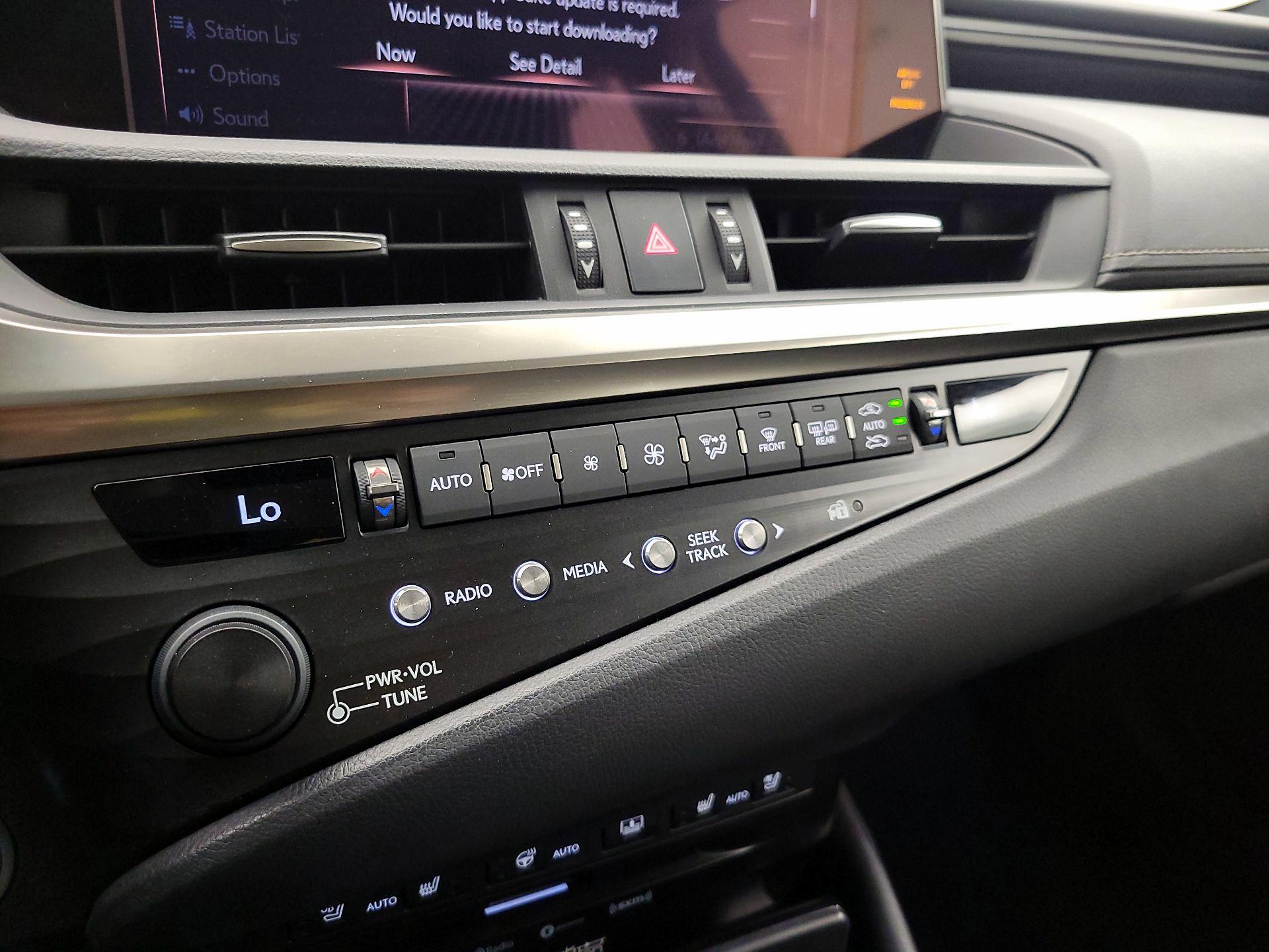 Thumbnail: 2019 Lexus ES - 17