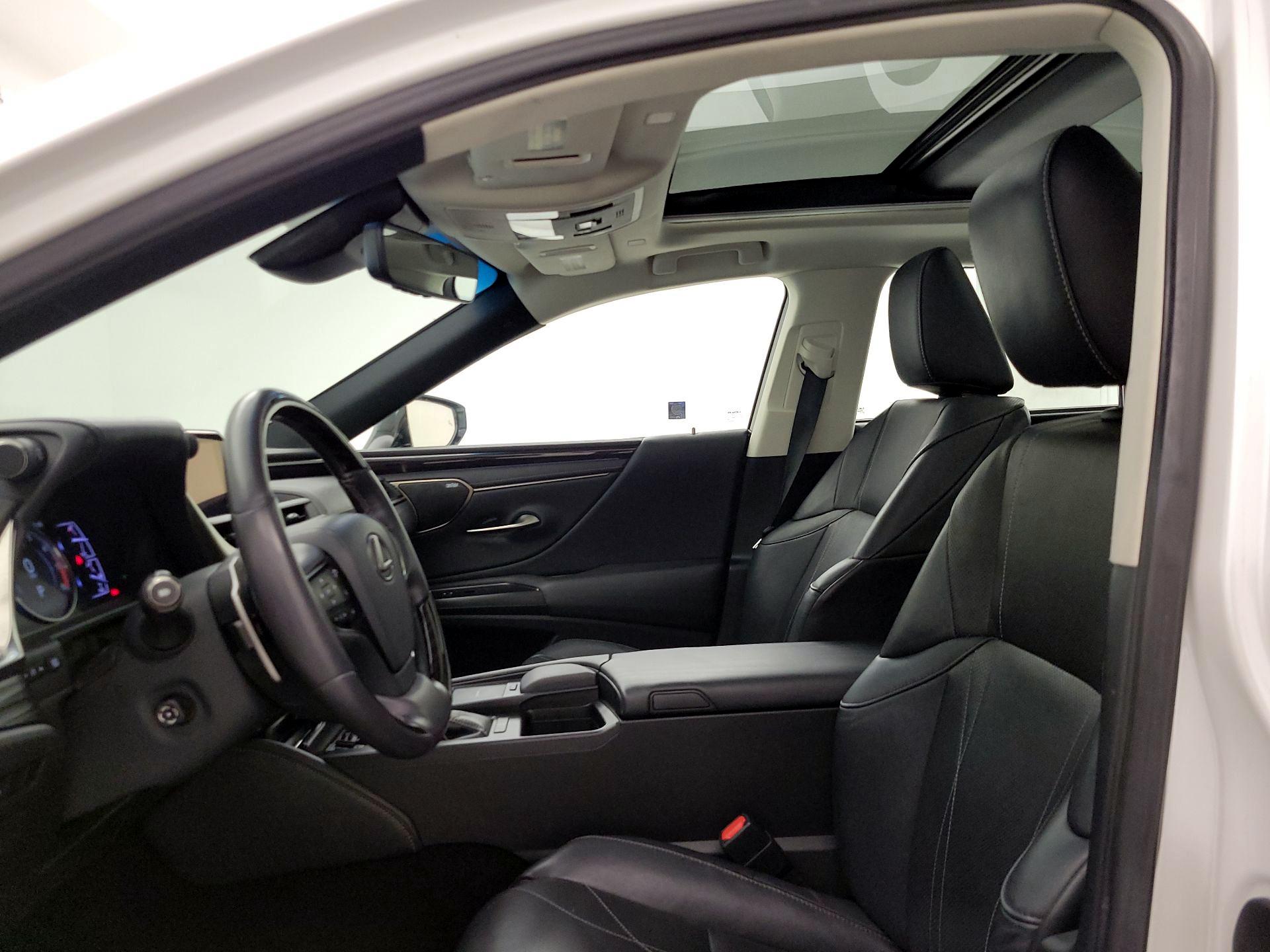Thumbnail: 2019 Lexus ES - 20