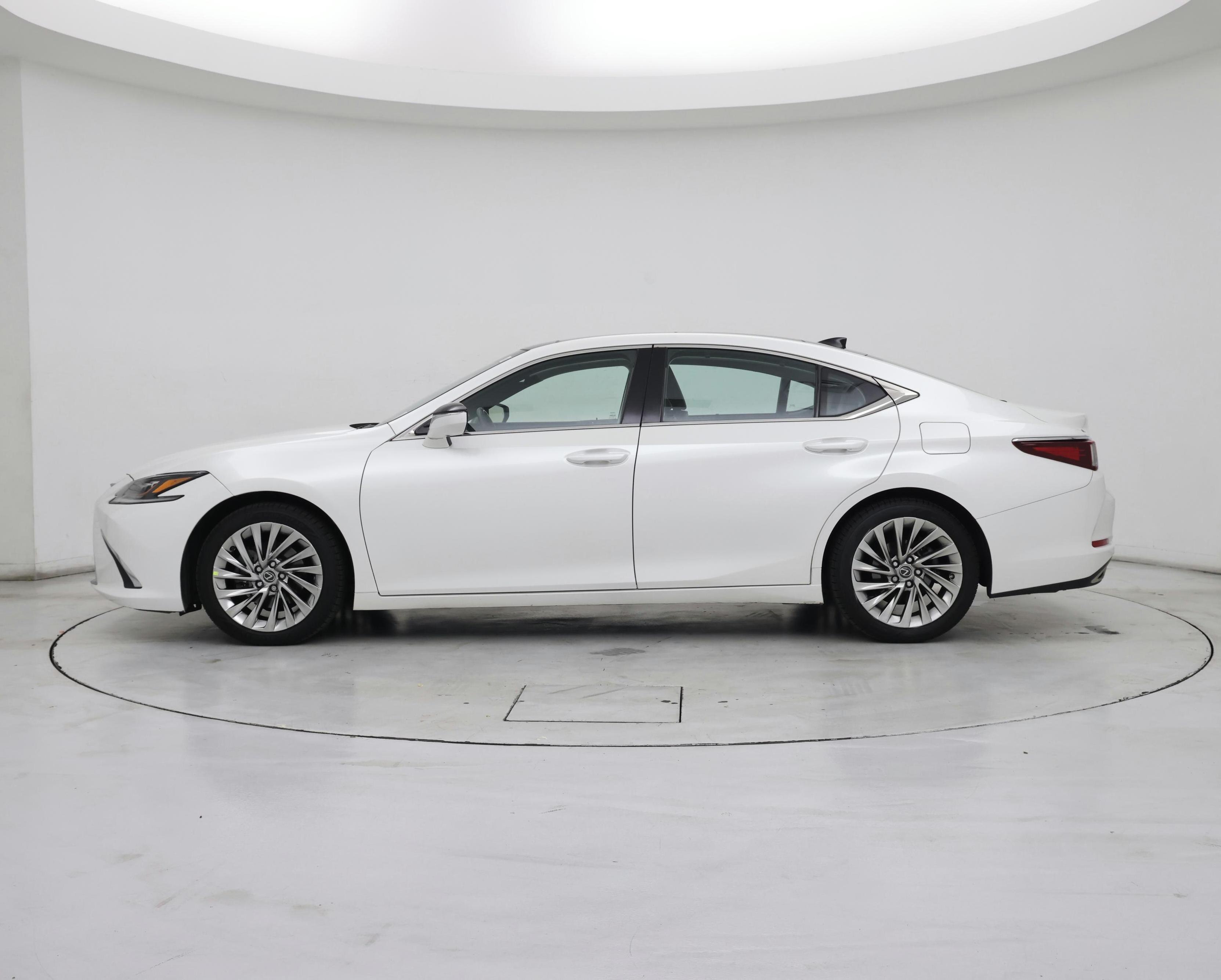 Thumbnail: 2019 Lexus ES - 3