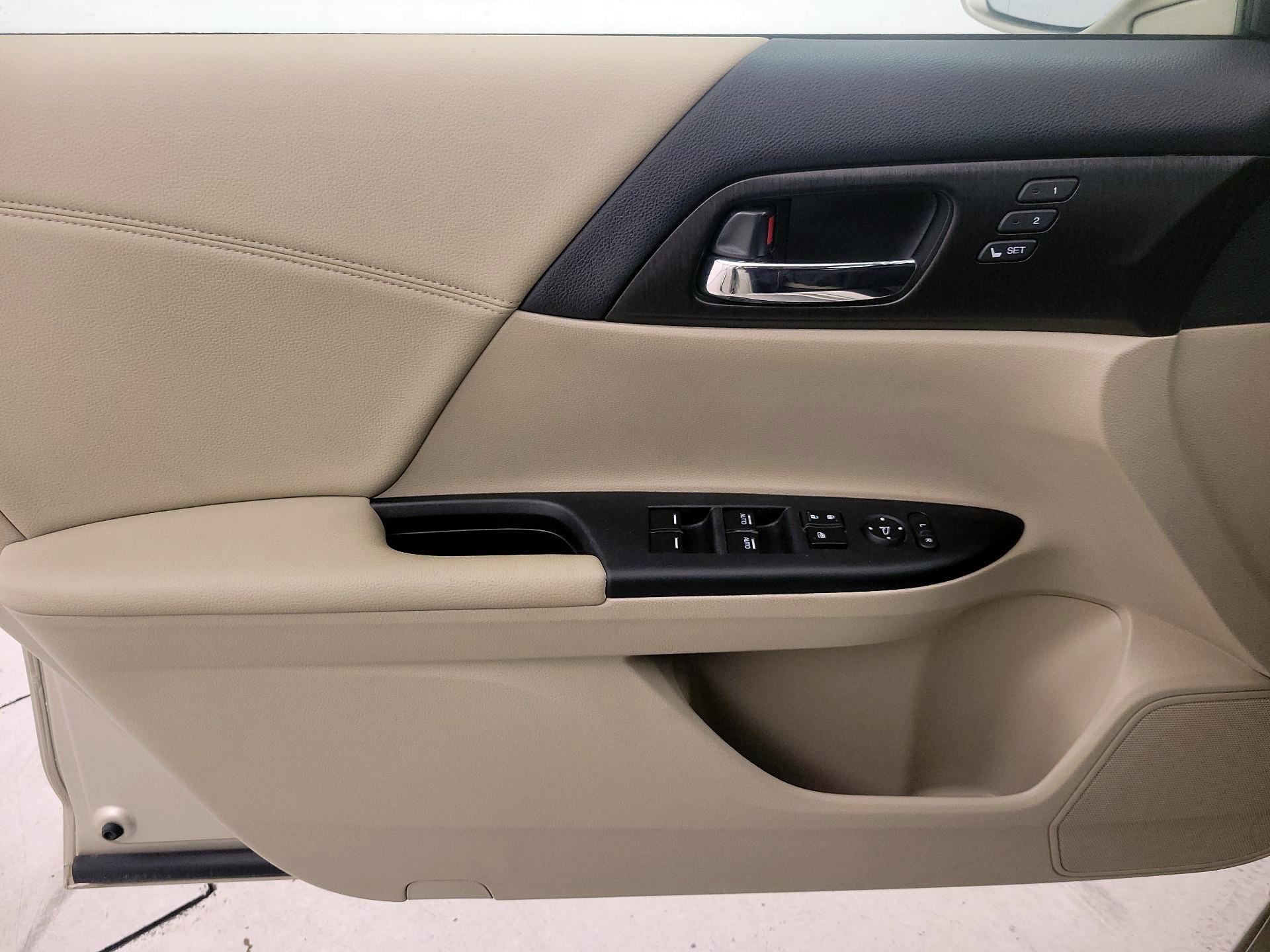 Thumbnail: 2015 Honda Accord - 12