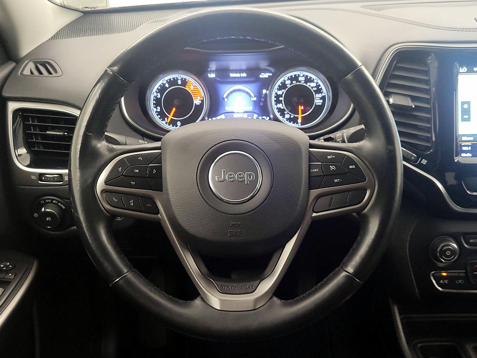 Thumbnail: 2020 Jeep Cherokee - 10