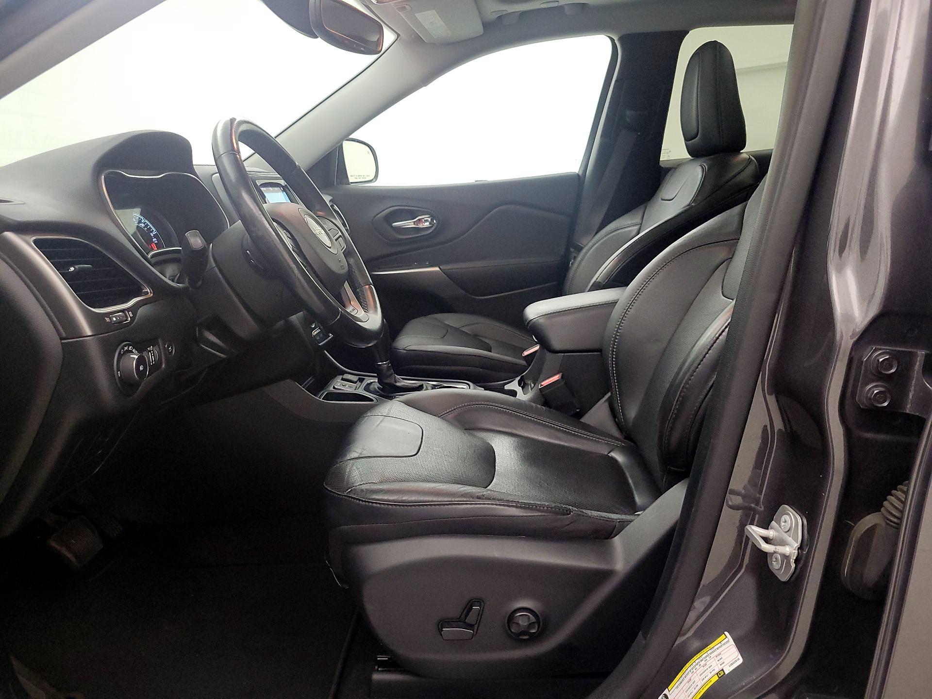 Thumbnail: 2020 Jeep Cherokee - 11