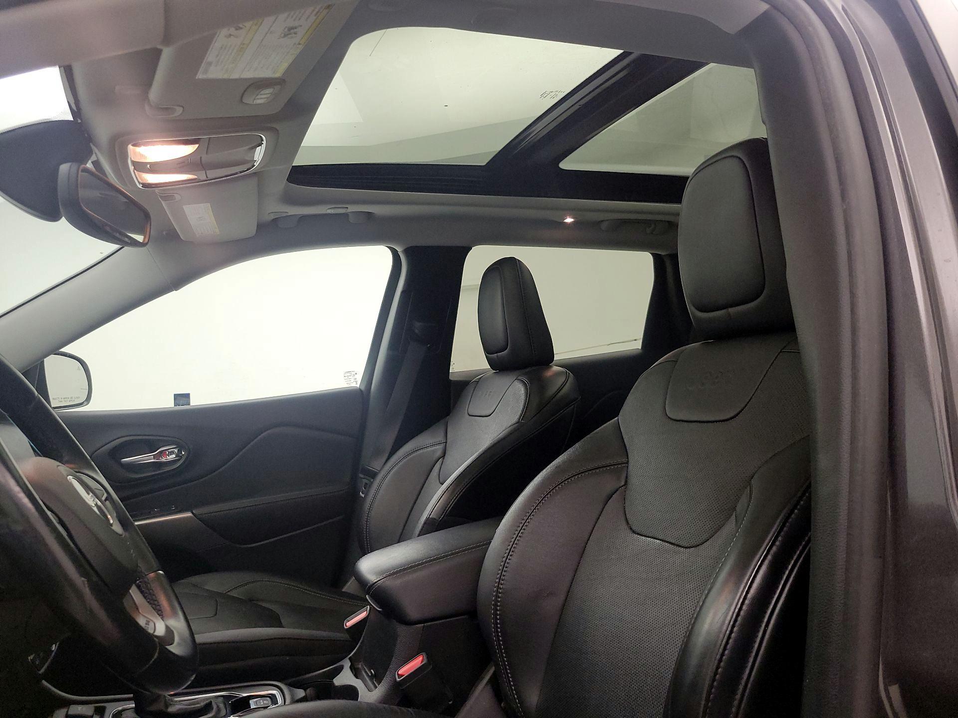 Thumbnail: 2020 Jeep Cherokee - 20