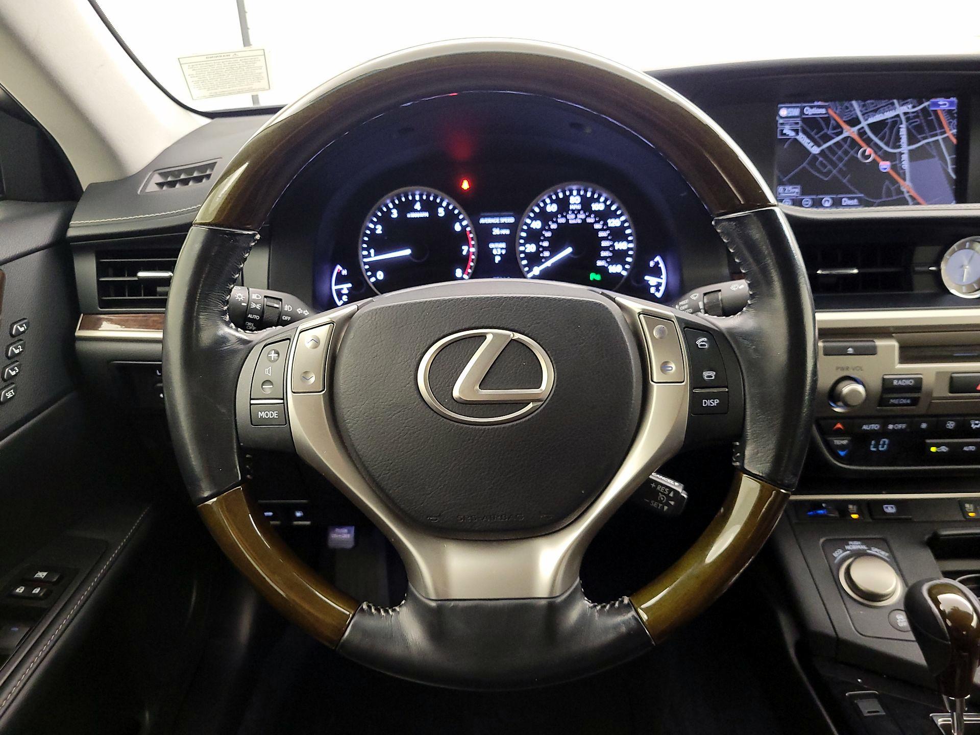 Thumbnail: 2015 Lexus ES - 10