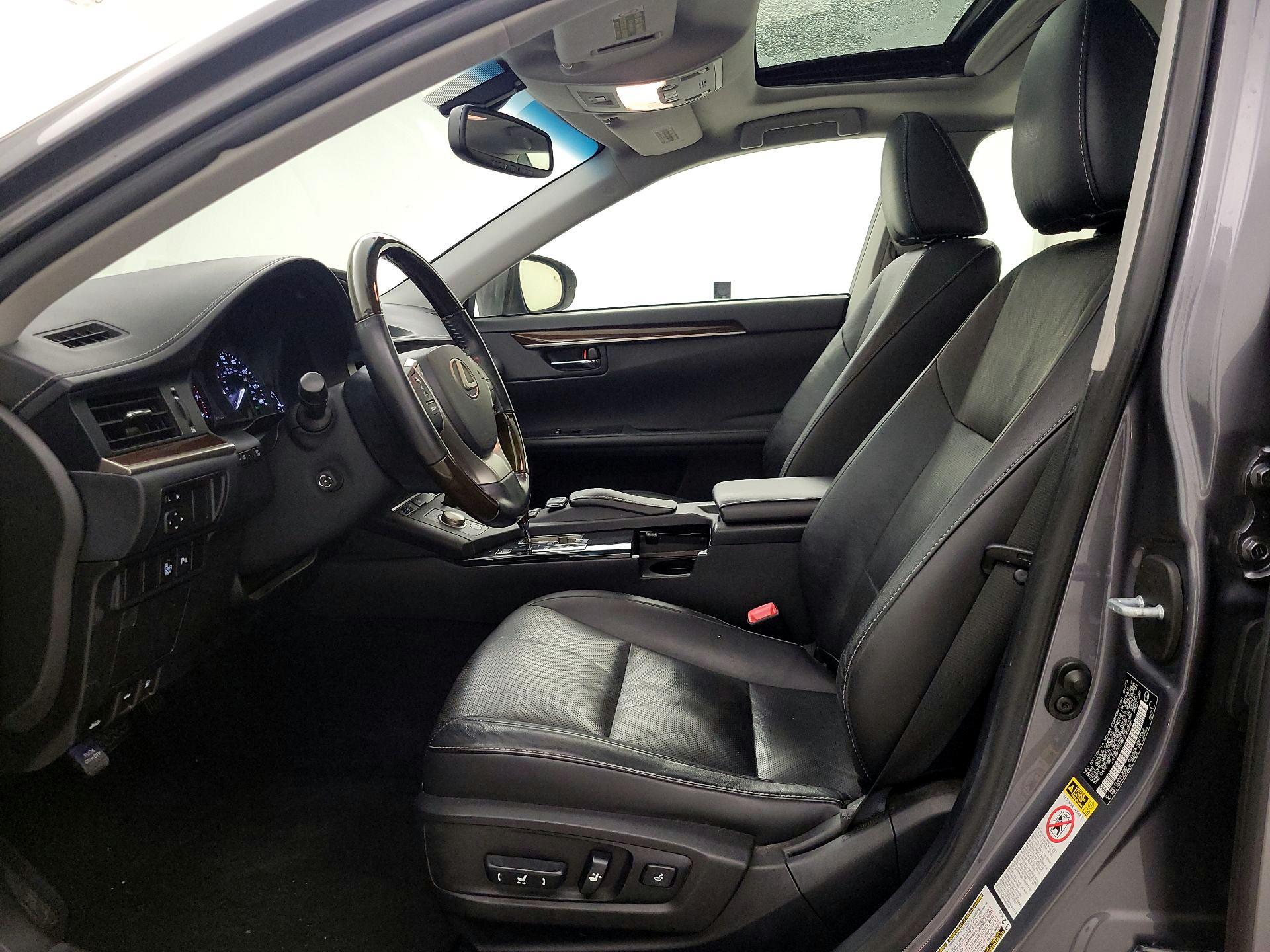 Thumbnail: 2015 Lexus ES - 11