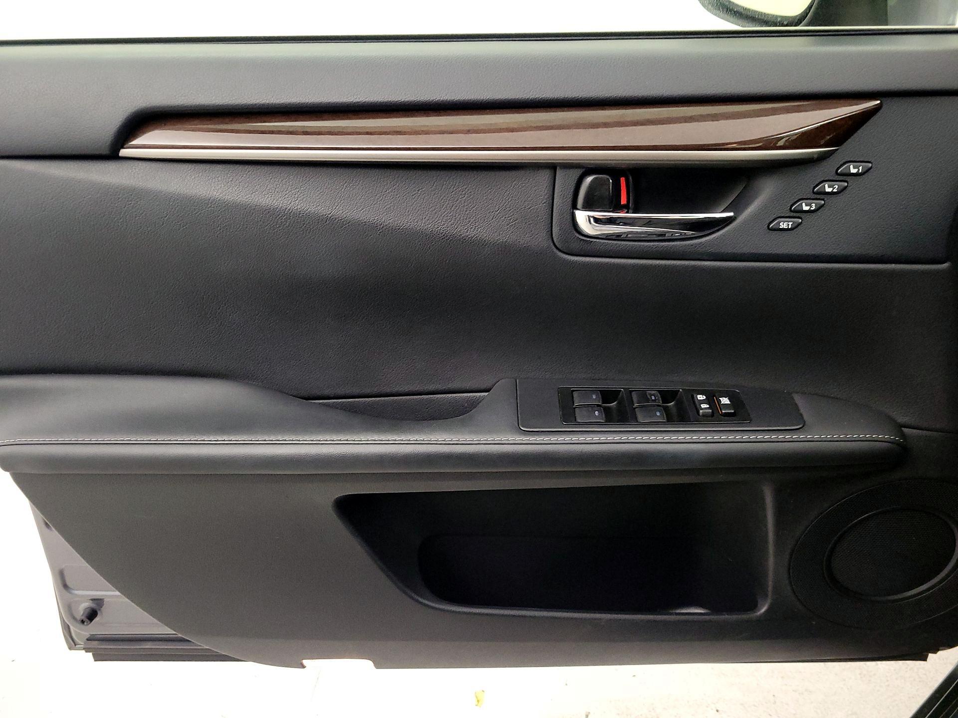 Thumbnail: 2015 Lexus ES - 12