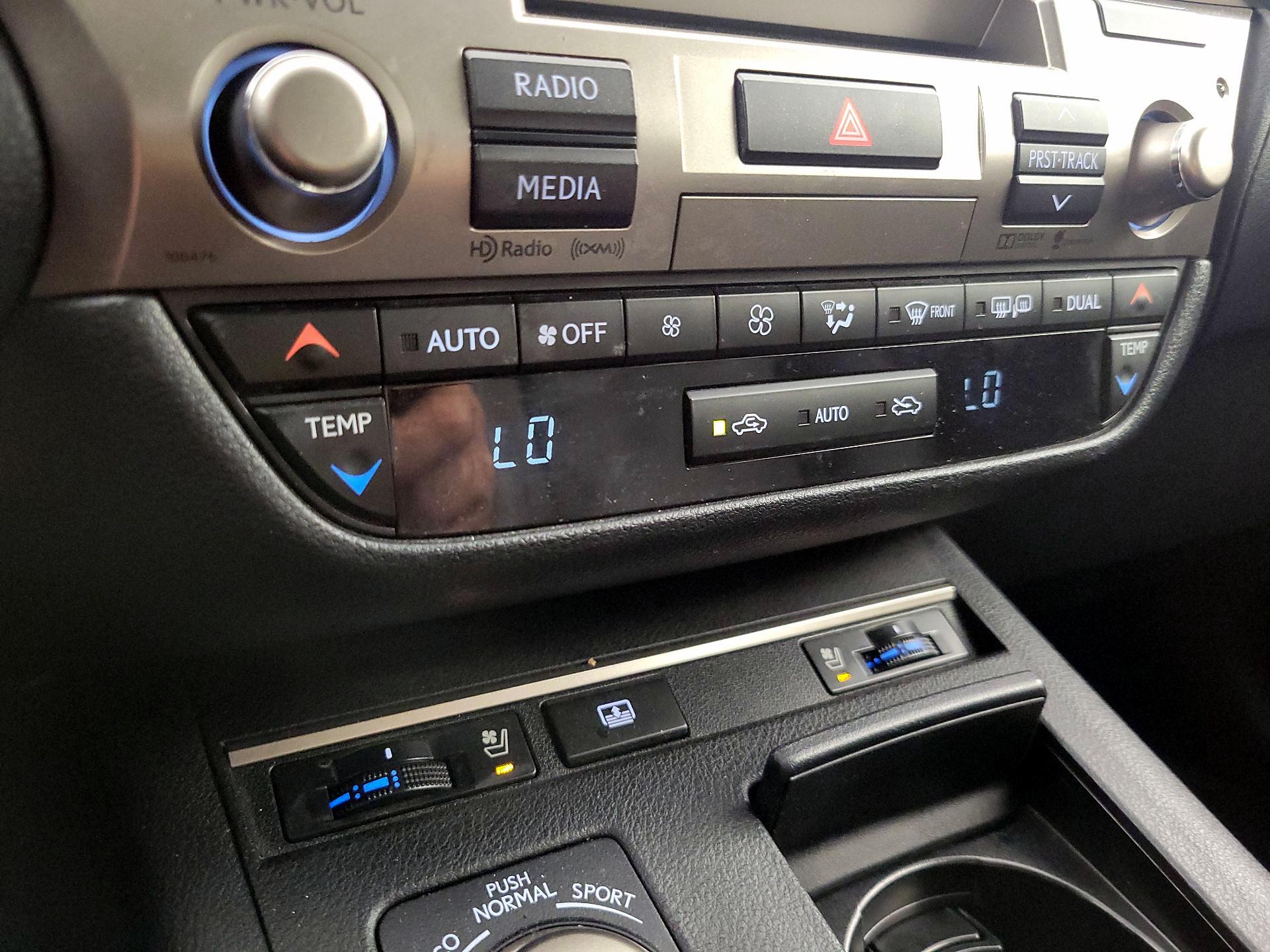 Thumbnail: 2015 Lexus ES - 17