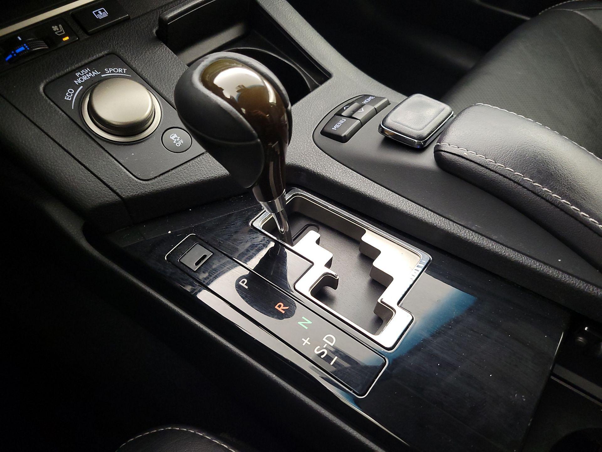 Thumbnail: 2015 Lexus ES - 18
