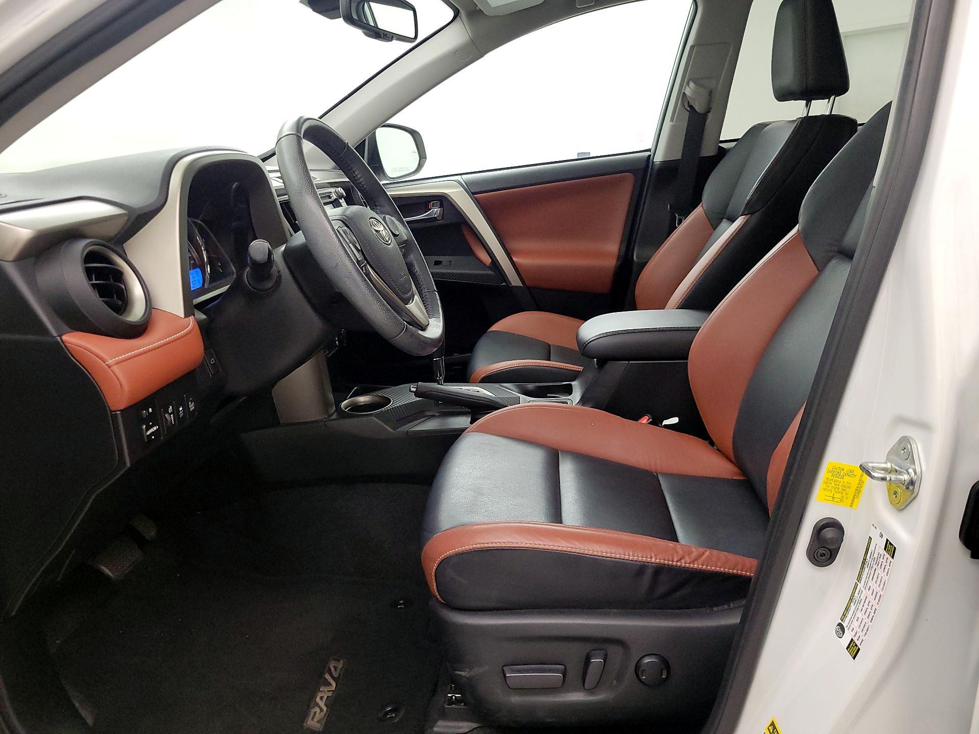 Thumbnail: 2015 Toyota RAV4 - 11