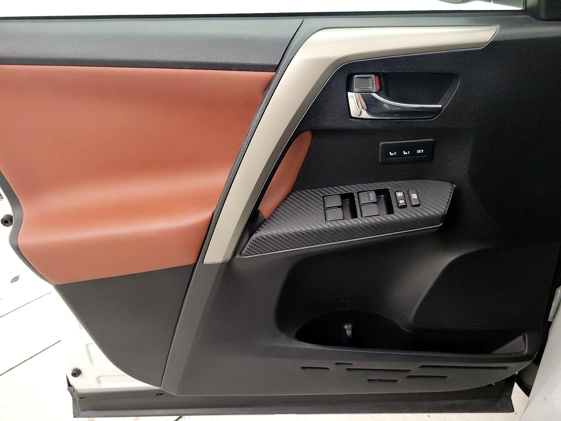 Thumbnail: 2015 Toyota RAV4 - 12