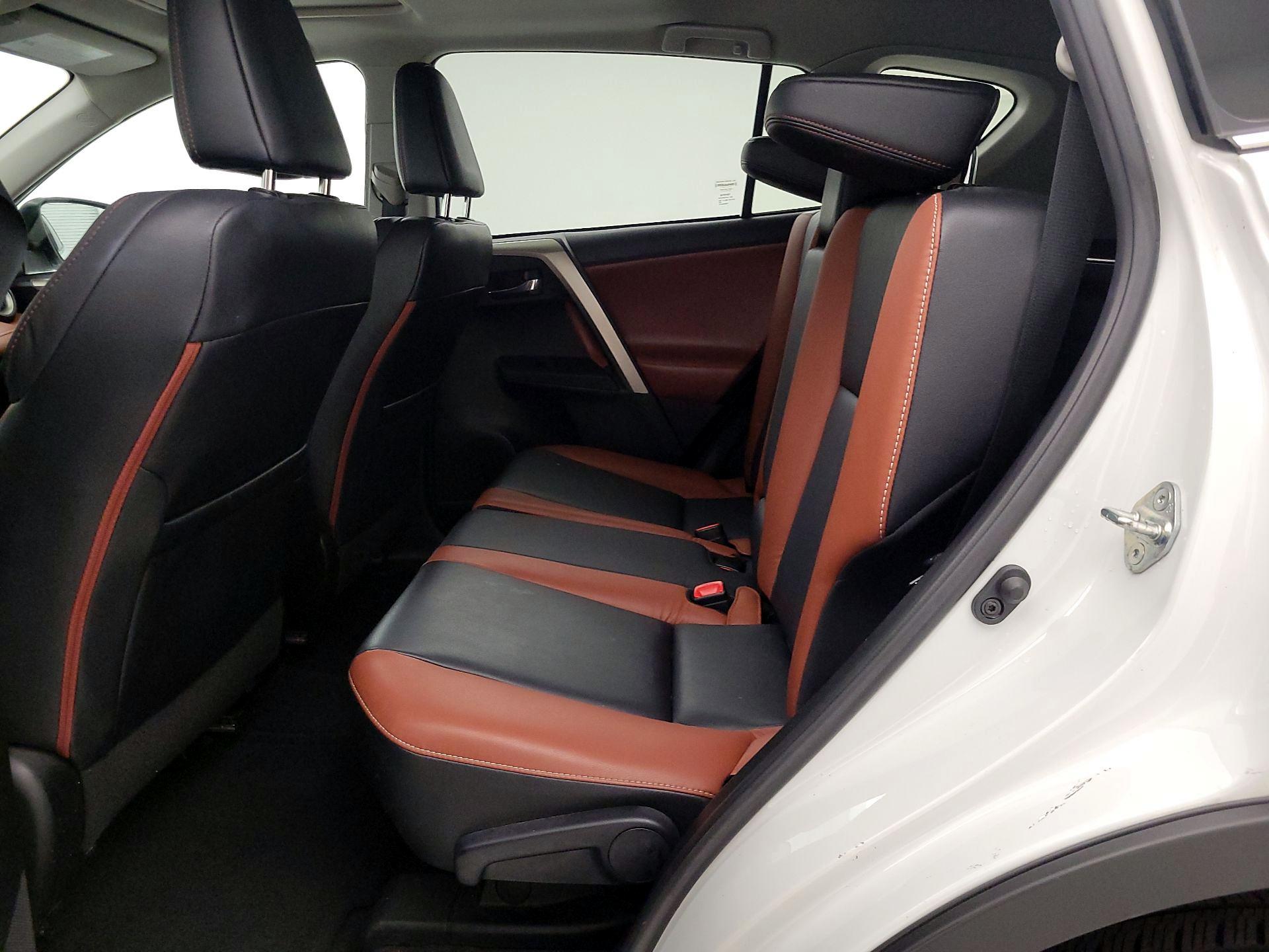 Thumbnail: 2015 Toyota RAV4 - 20