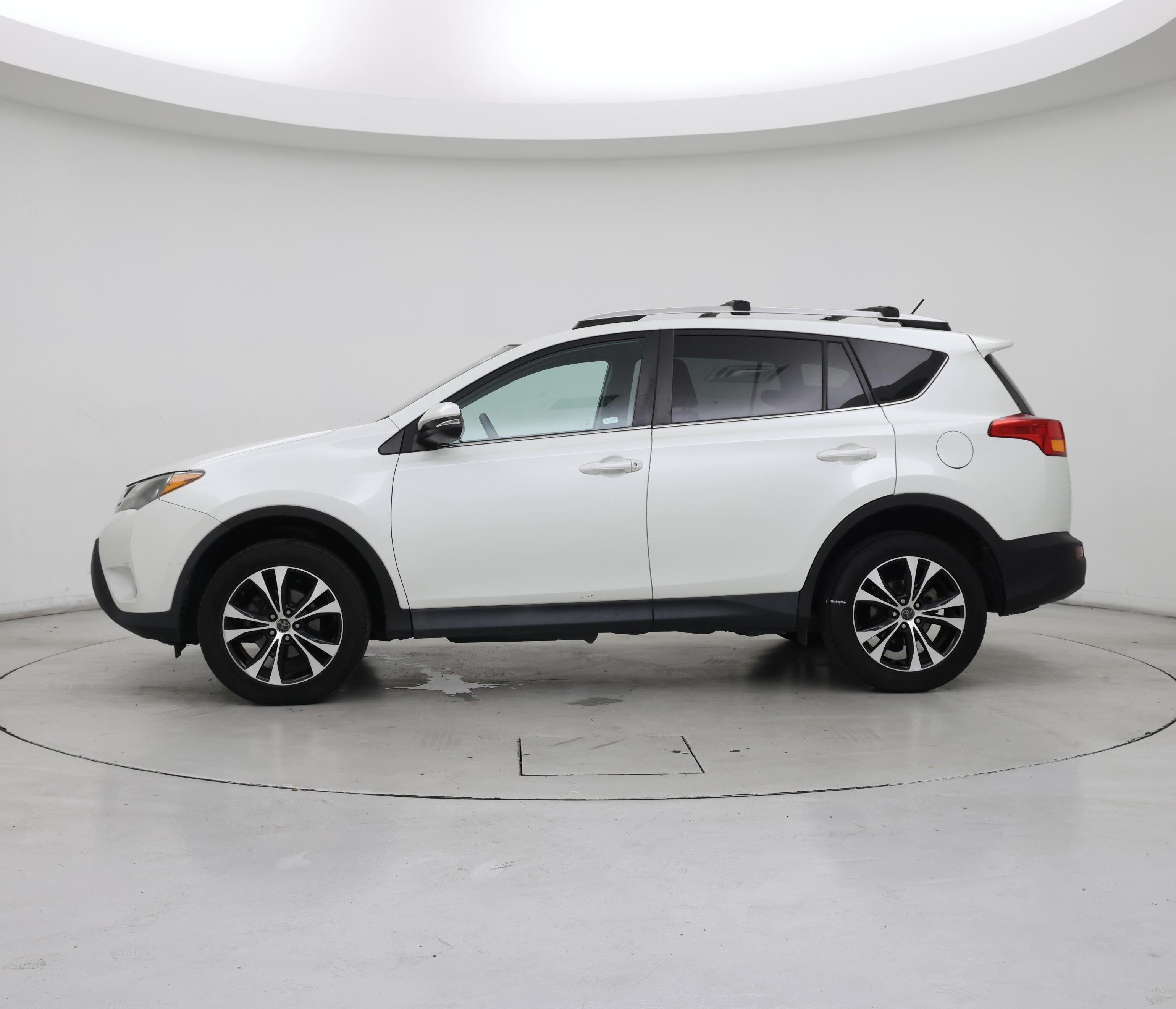Thumbnail: 2015 Toyota RAV4 - 3