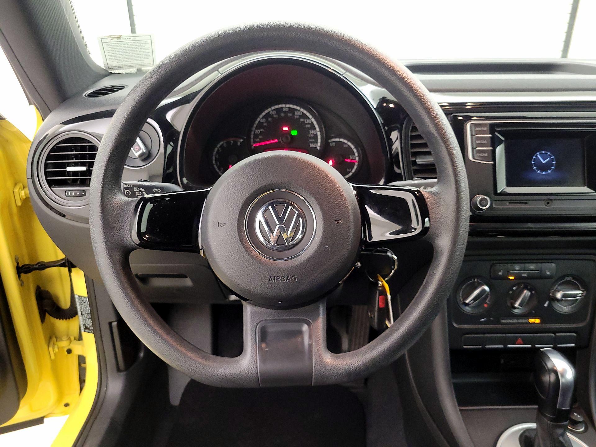 Thumbnail: 2016 Volkswagen Beetle - 10