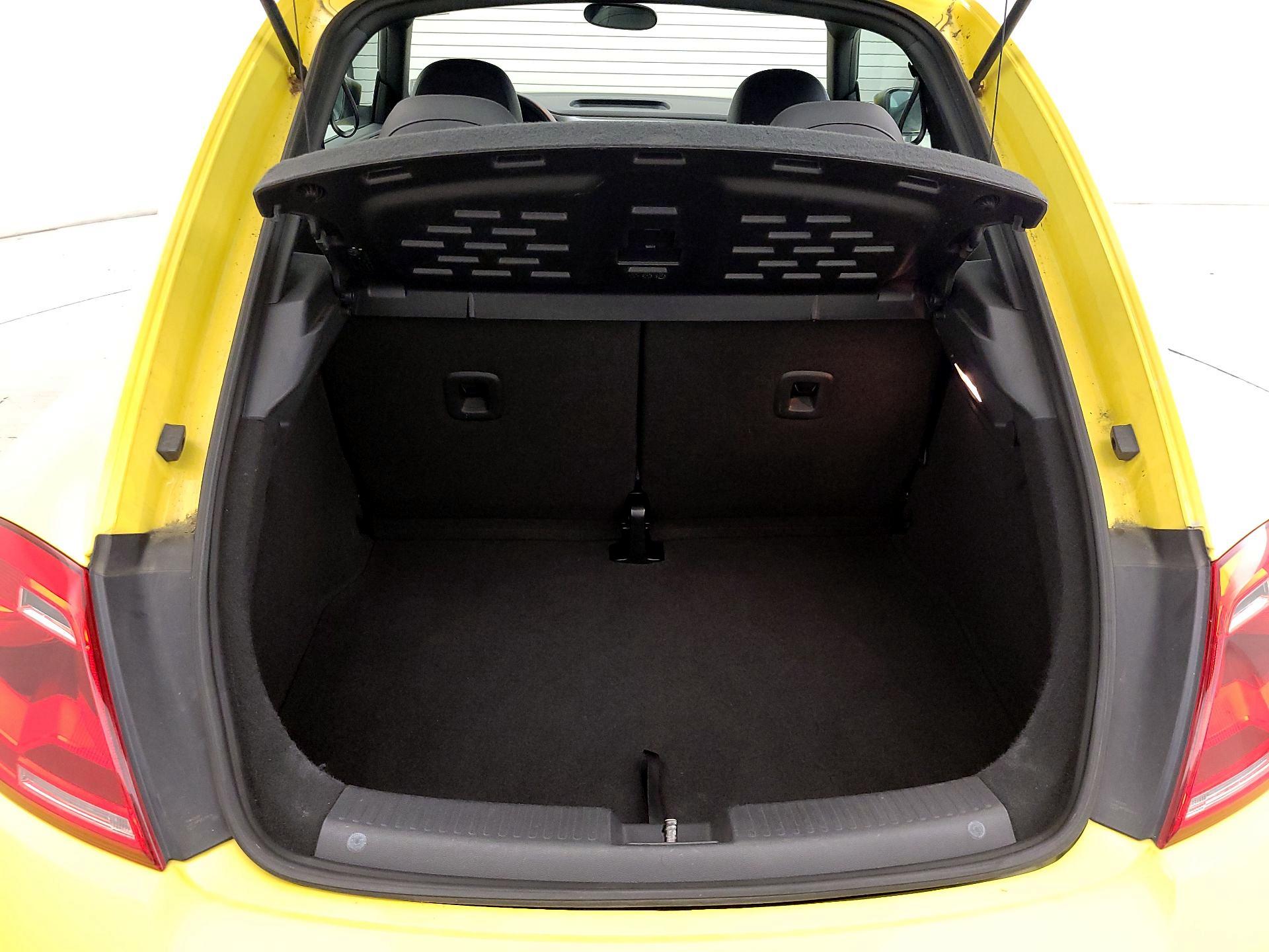 Thumbnail: 2016 Volkswagen Beetle - 19