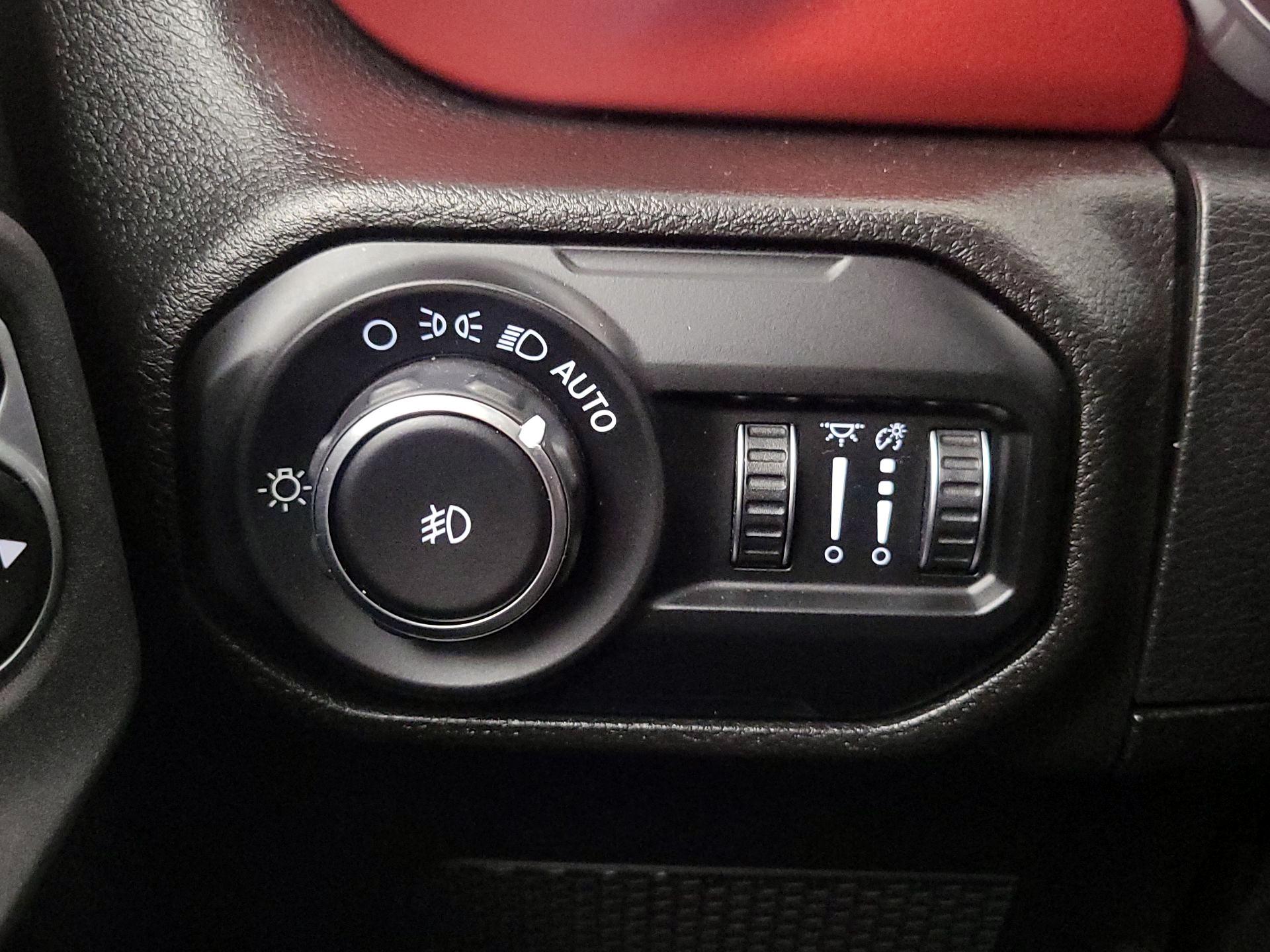 Thumbnail: 2018 Jeep Wrangler - 13