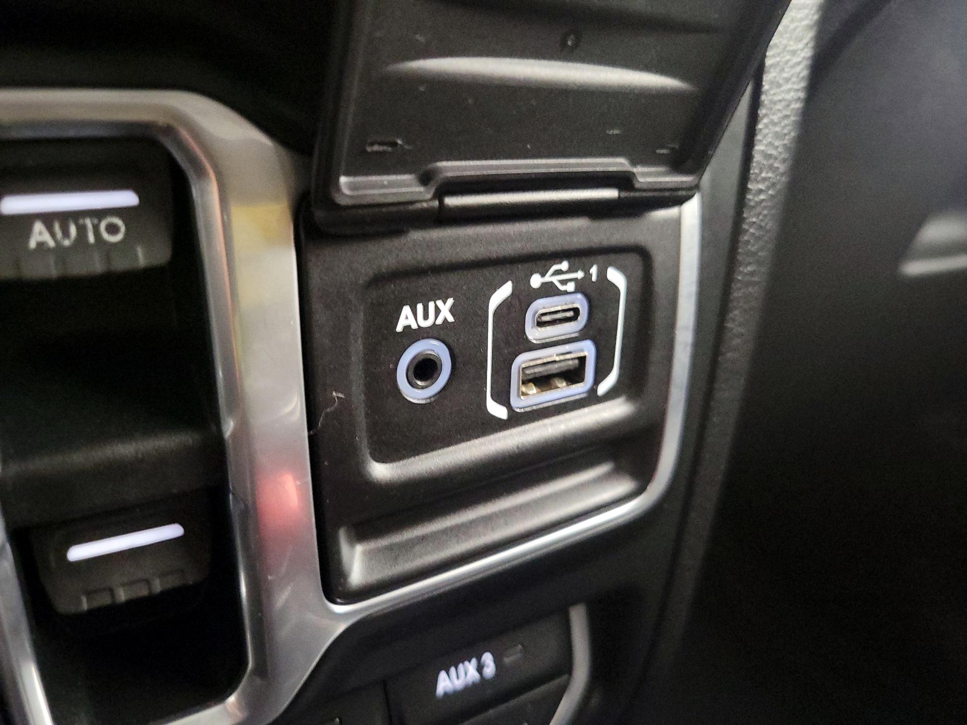 Thumbnail: 2018 Jeep Wrangler - 19