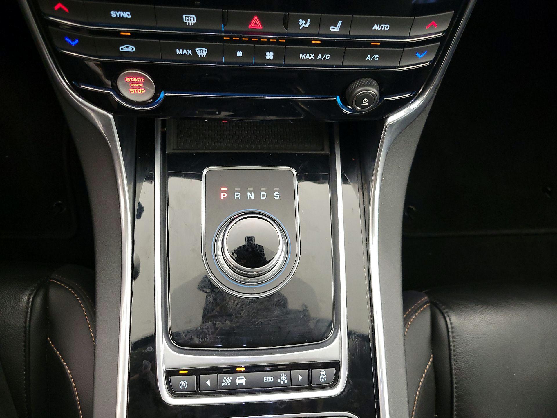 Thumbnail: 2017 Jaguar XE - 18