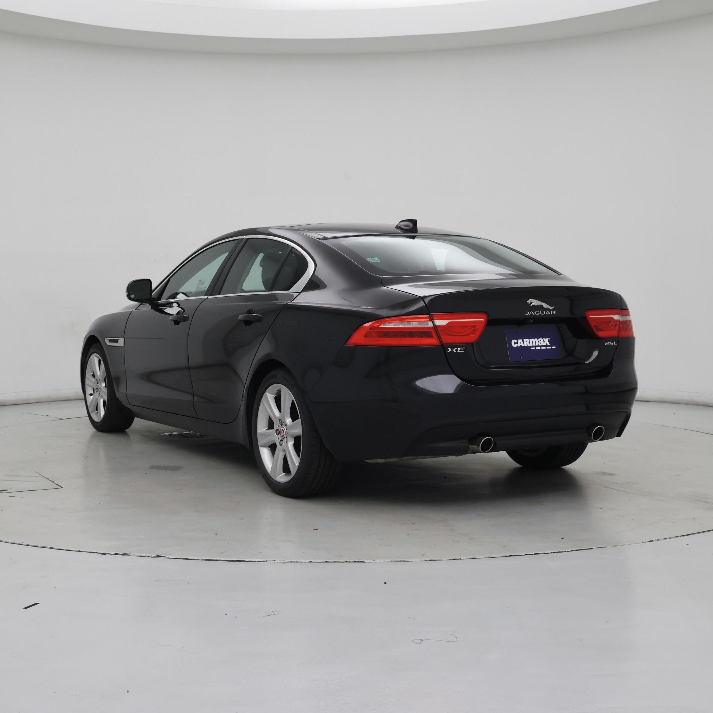 Thumbnail: 2017 Jaguar XE - 2