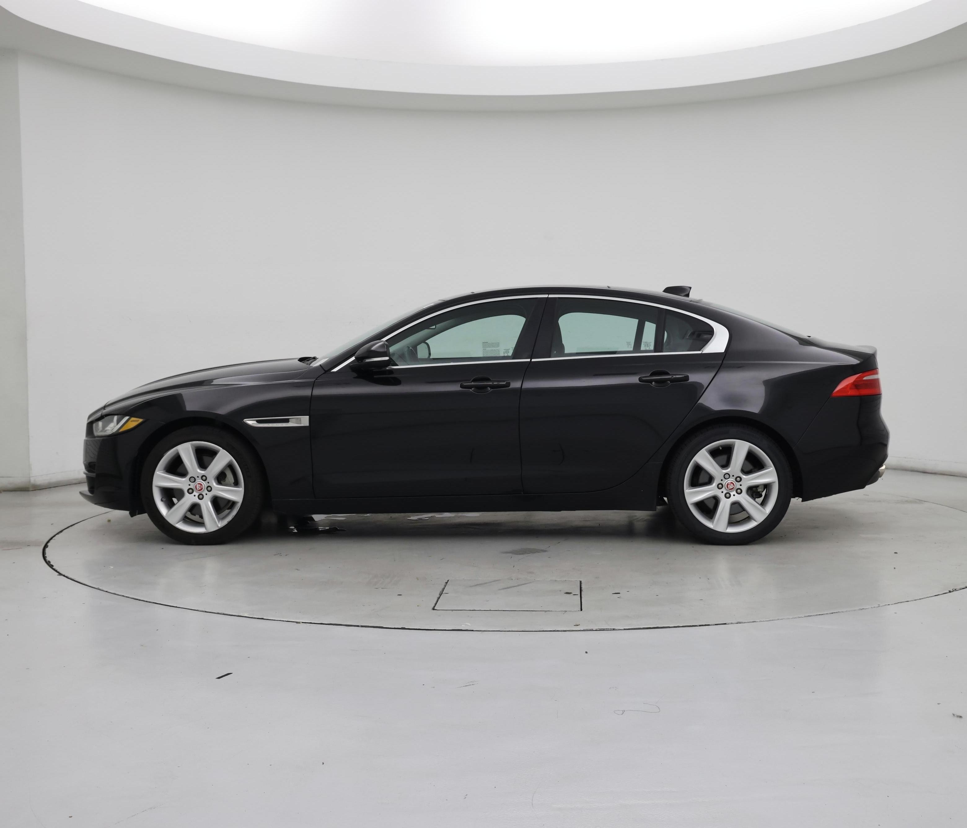 Thumbnail: 2017 Jaguar XE - 3