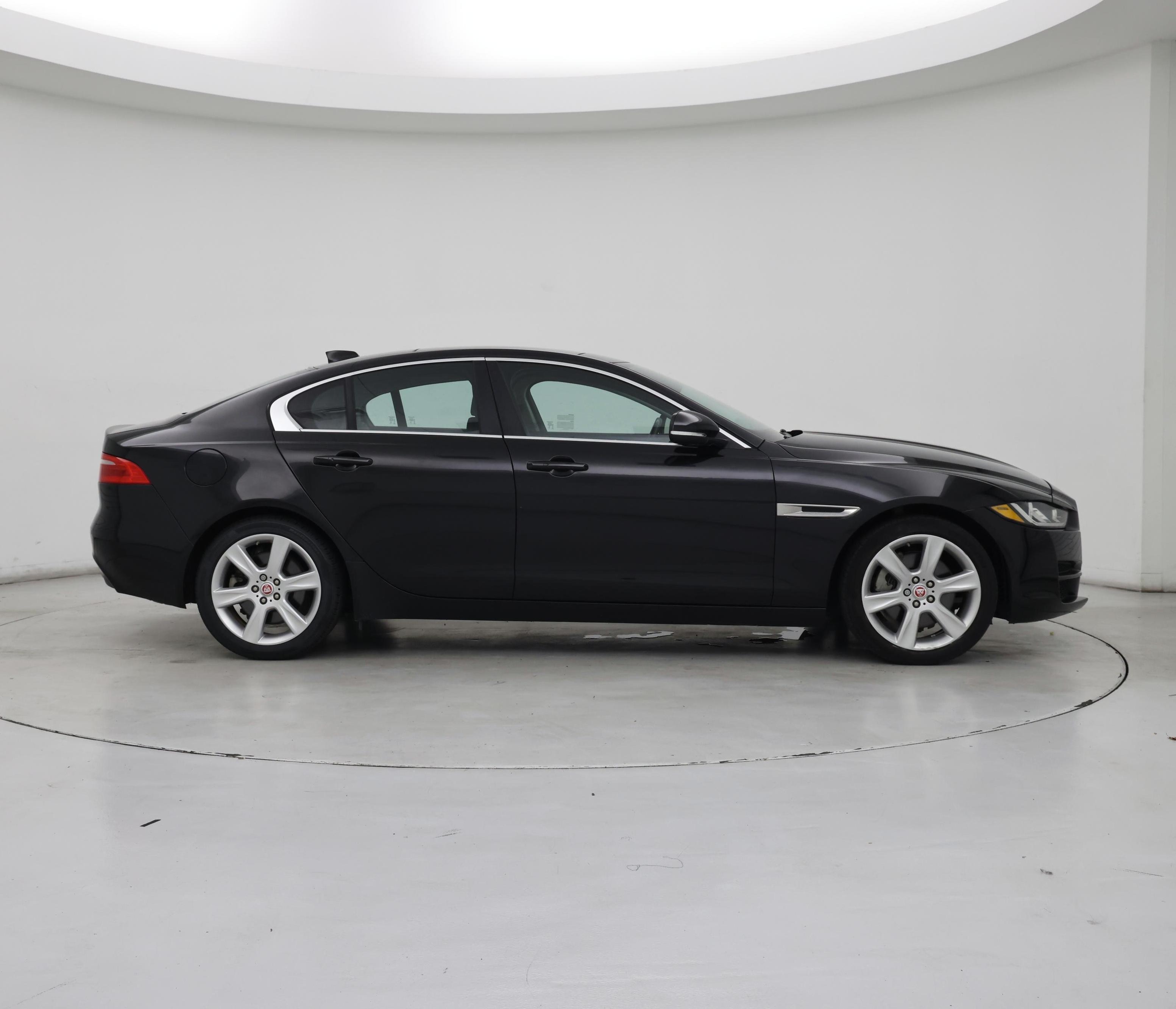 Thumbnail: 2017 Jaguar XE - 7