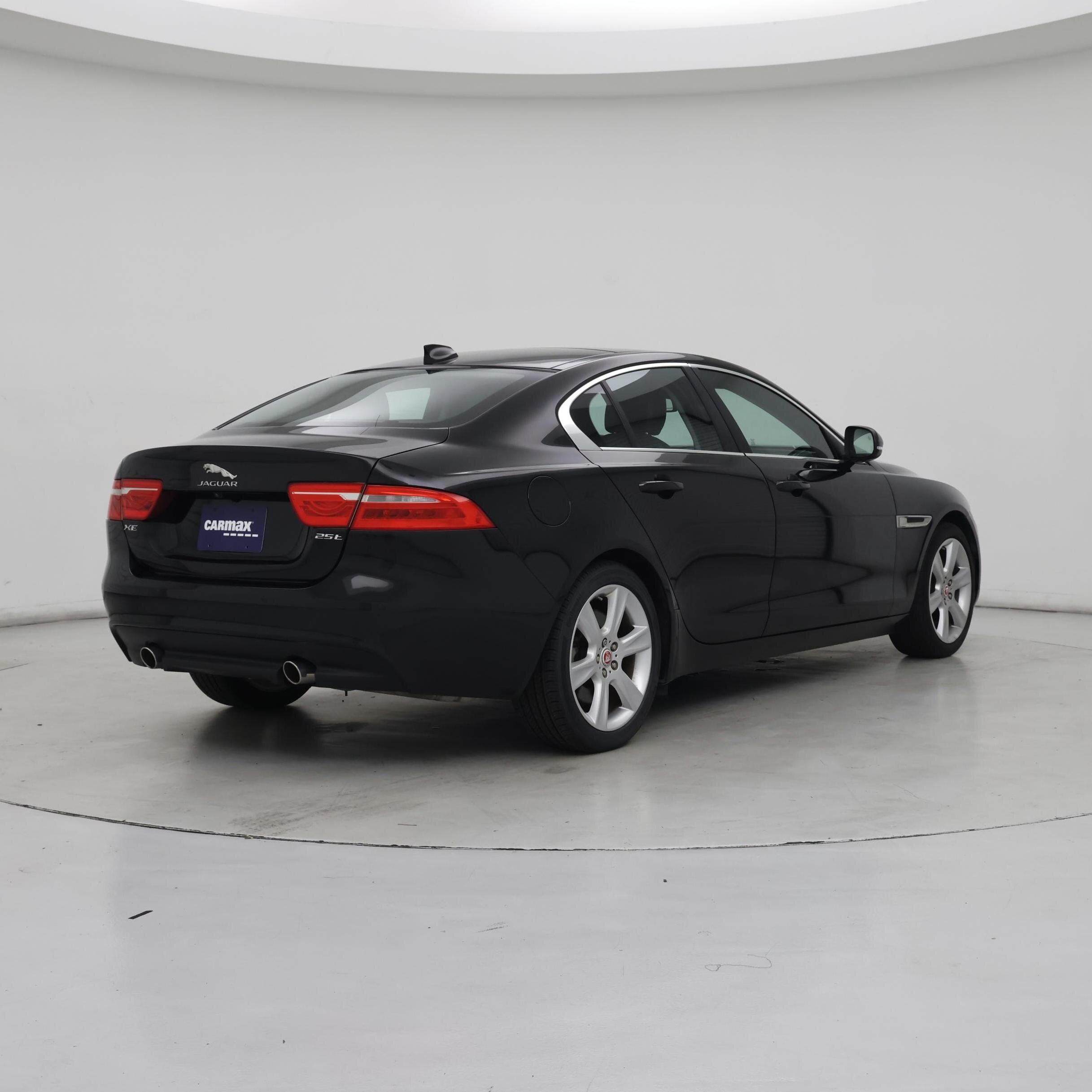 Thumbnail: 2017 Jaguar XE - 8