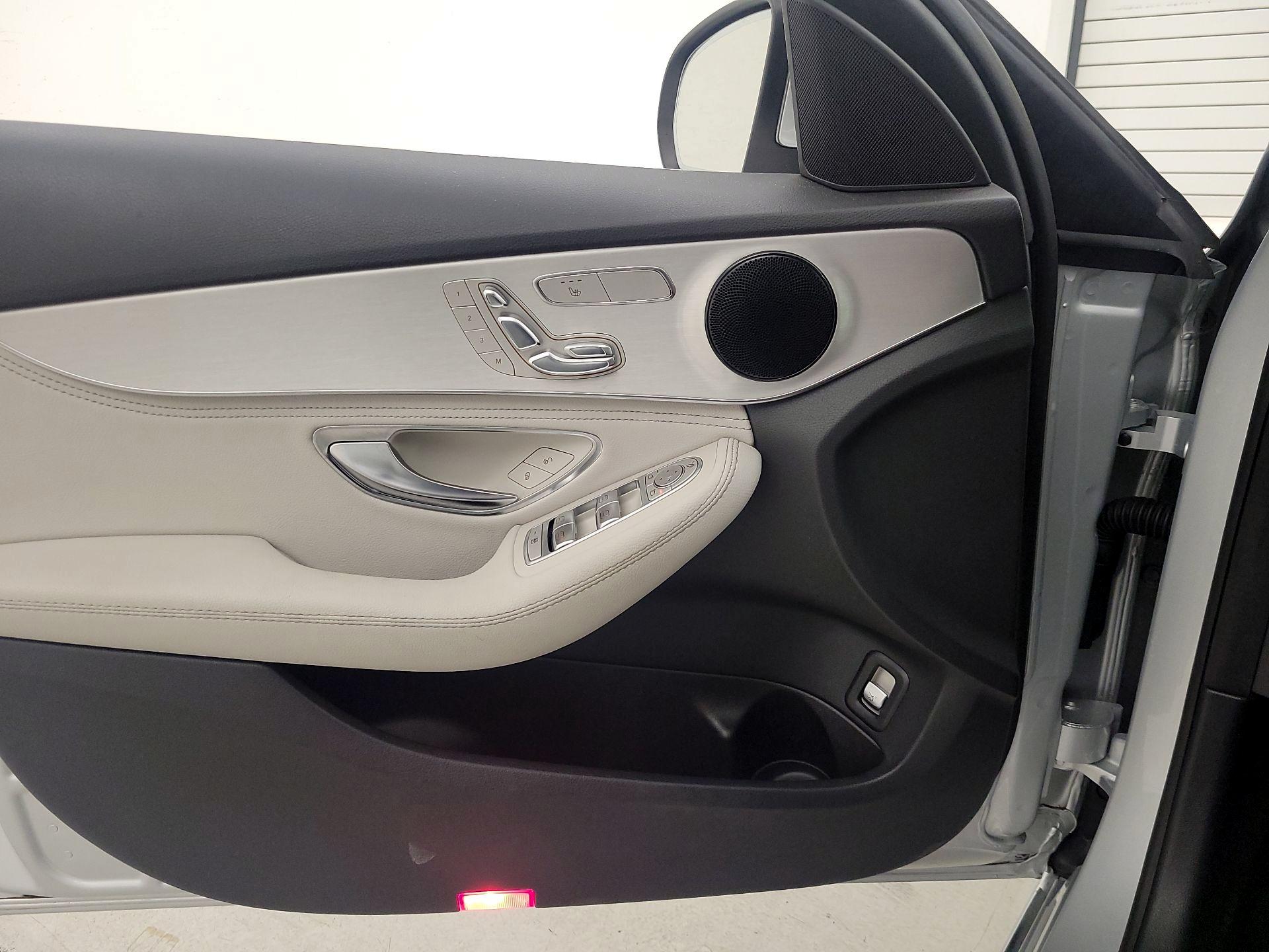 Thumbnail: 2016 Mercedes-Benz C-Class - 12