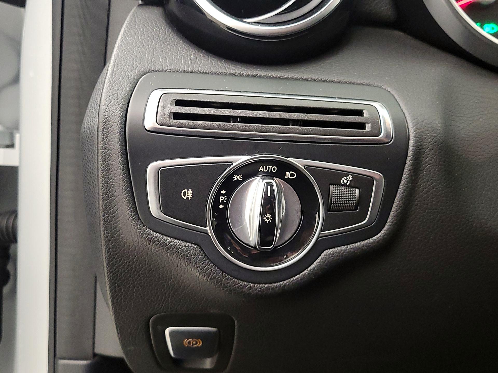 Thumbnail: 2016 Mercedes-Benz C-Class - 13