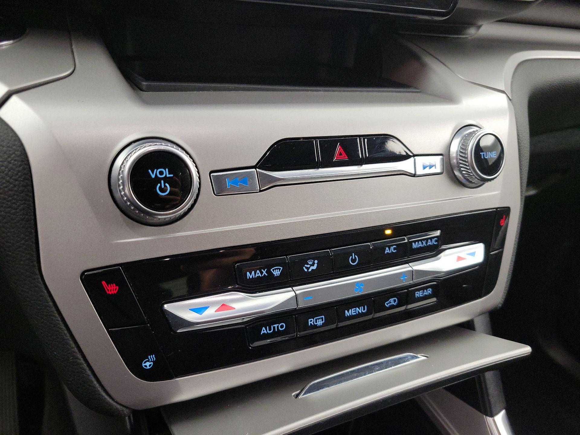 Thumbnail: 2022 Ford Explorer - 16