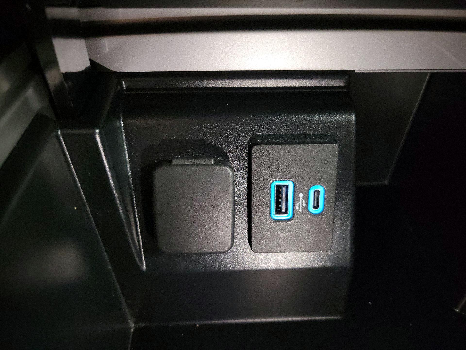 Thumbnail: 2022 Ford Explorer - 18