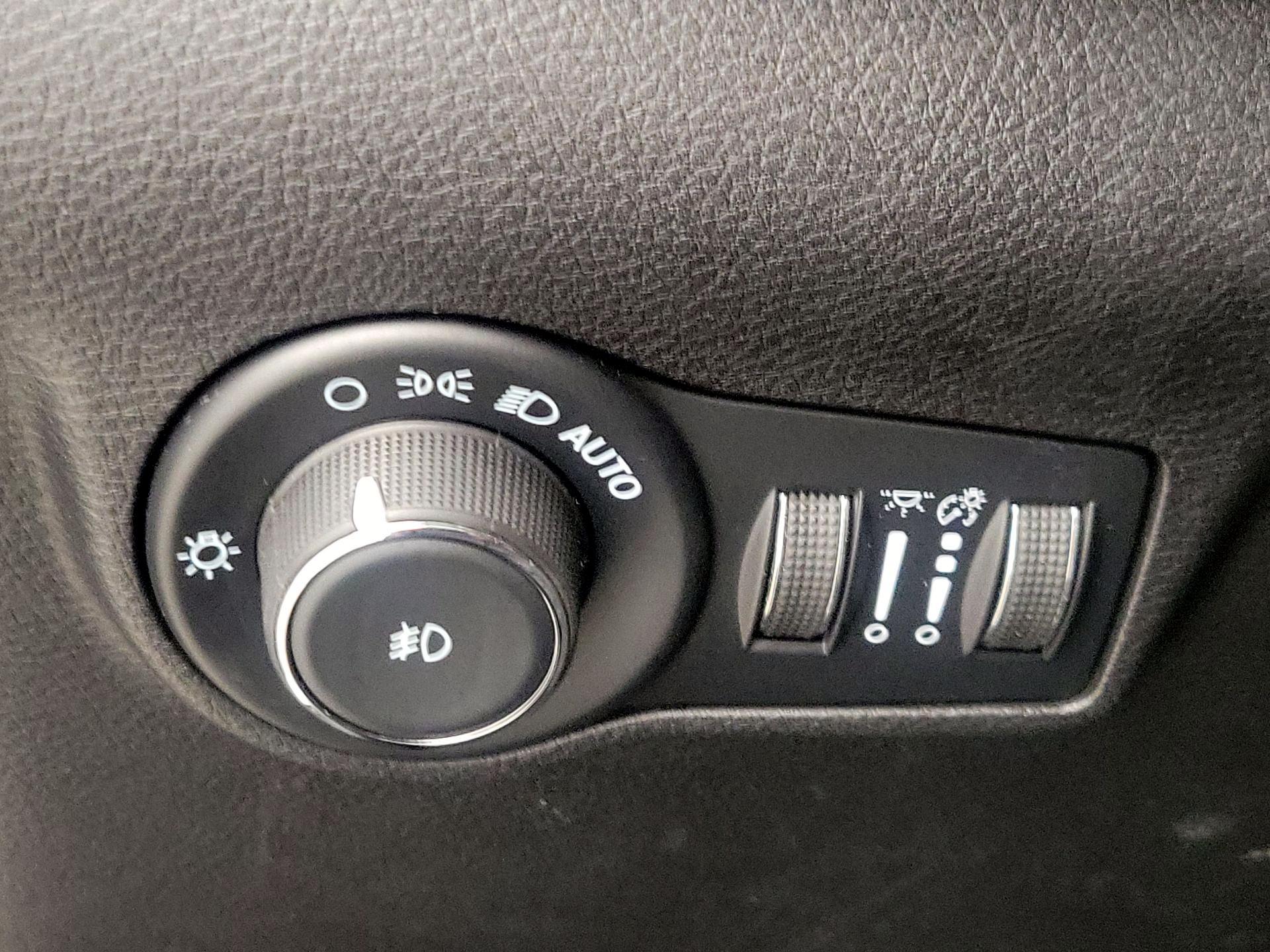 Thumbnail: 2022 Jeep Compass - 13
