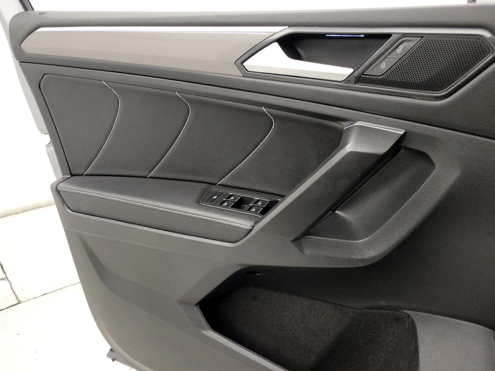 Thumbnail: 2023 Volkswagen Tiguan - 12