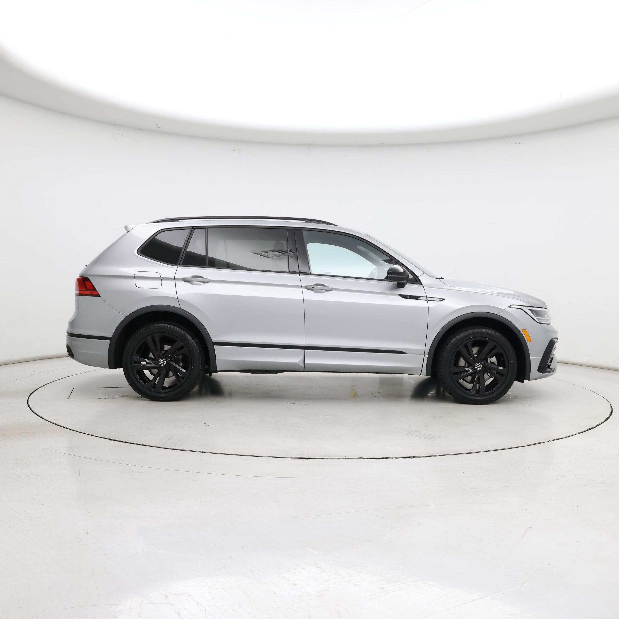 Thumbnail: 2023 Volkswagen Tiguan - 7