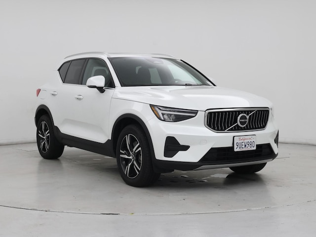 White 2025 Volvo XC40 B5 Core Bright Theme AWD SUV / Crossover All-Wheel Drive Automatic