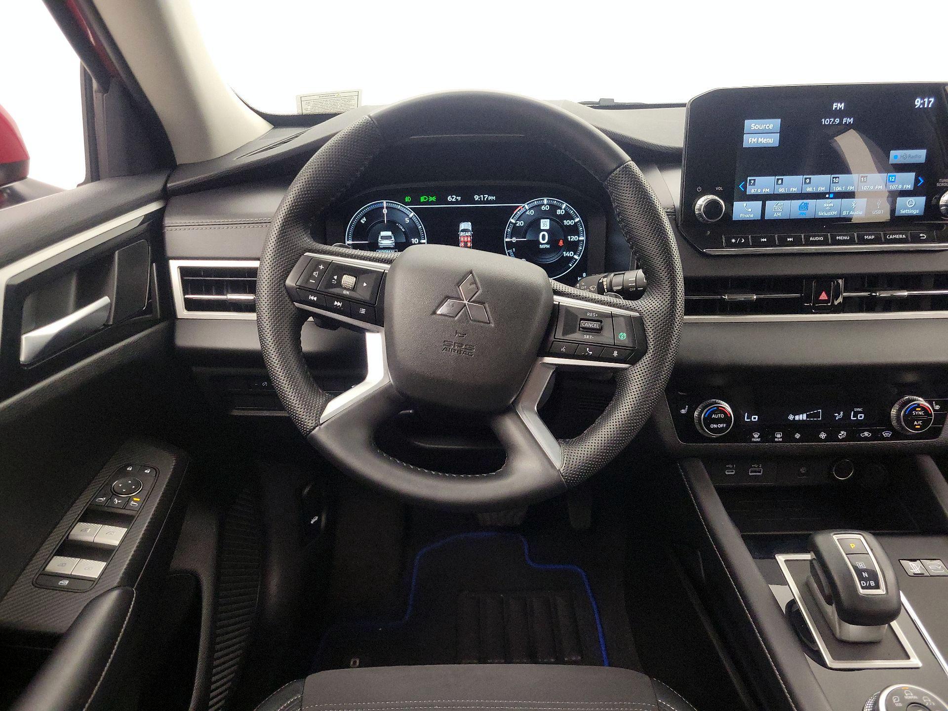 Thumbnail: 2023 Mitsubishi Outlander - 10