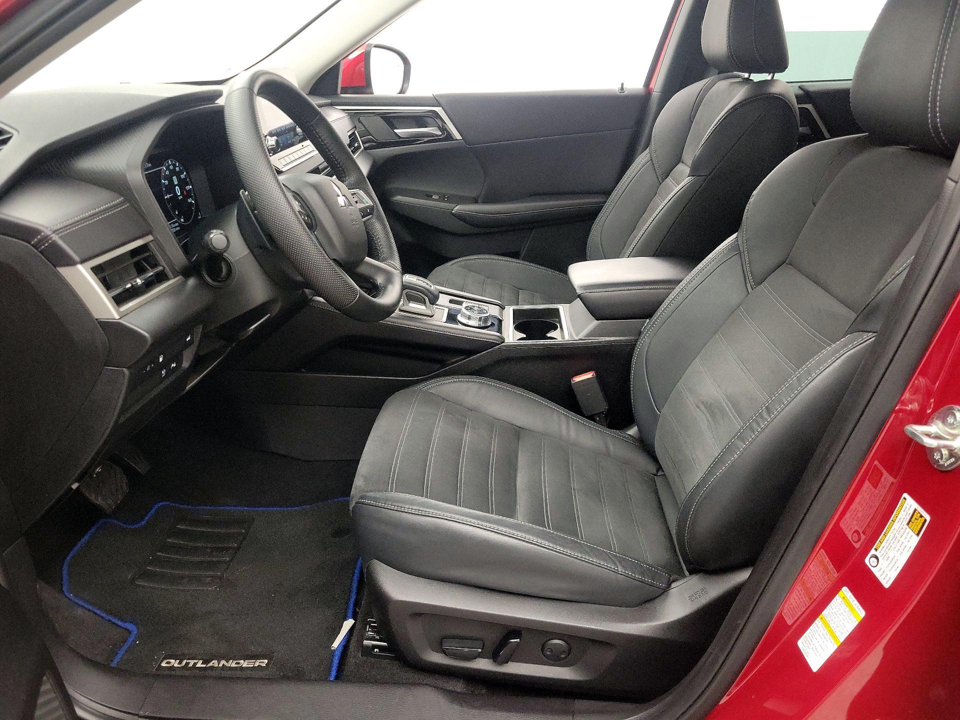 Thumbnail: 2023 Mitsubishi Outlander - 11