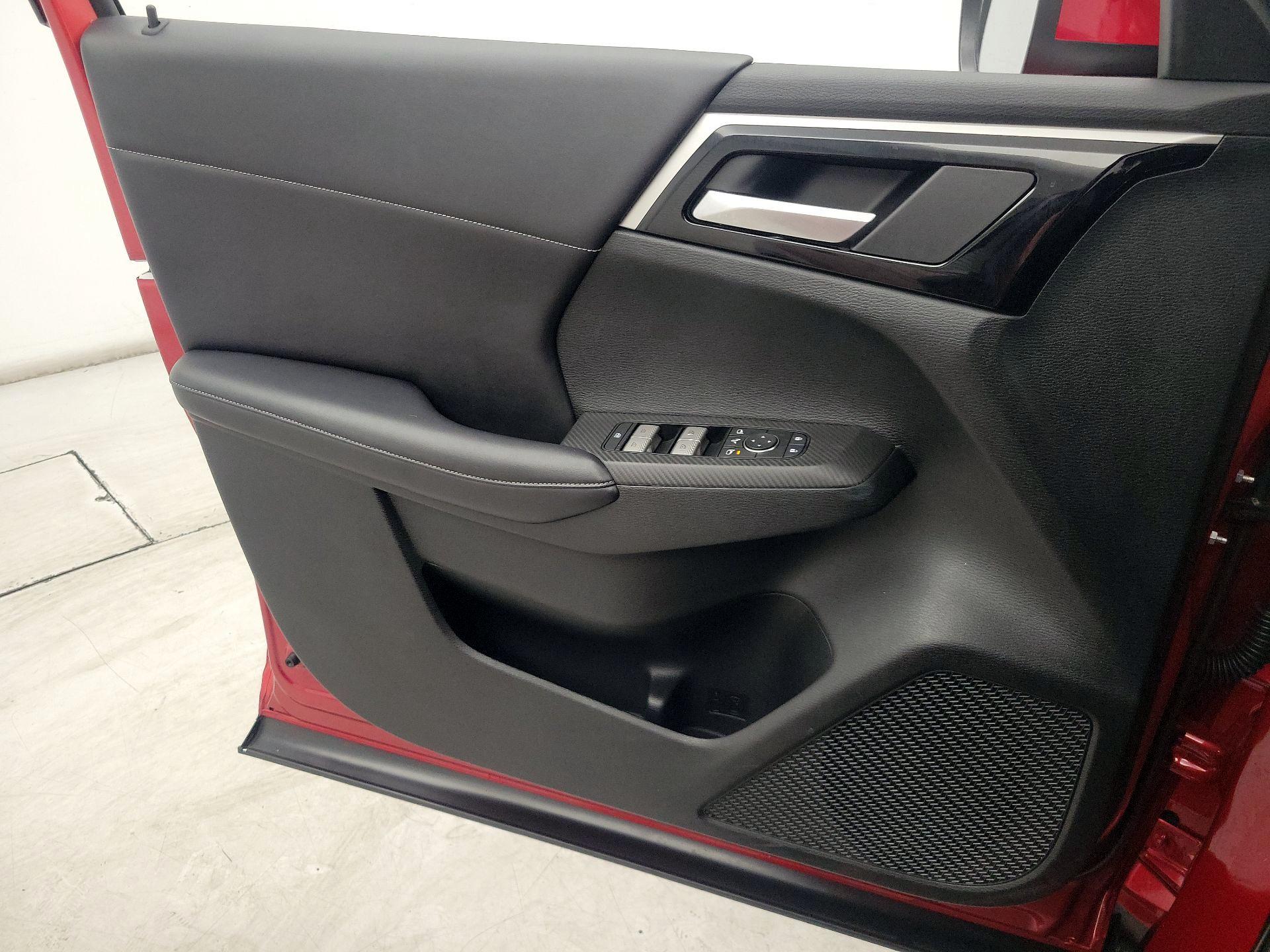 Thumbnail: 2023 Mitsubishi Outlander - 12