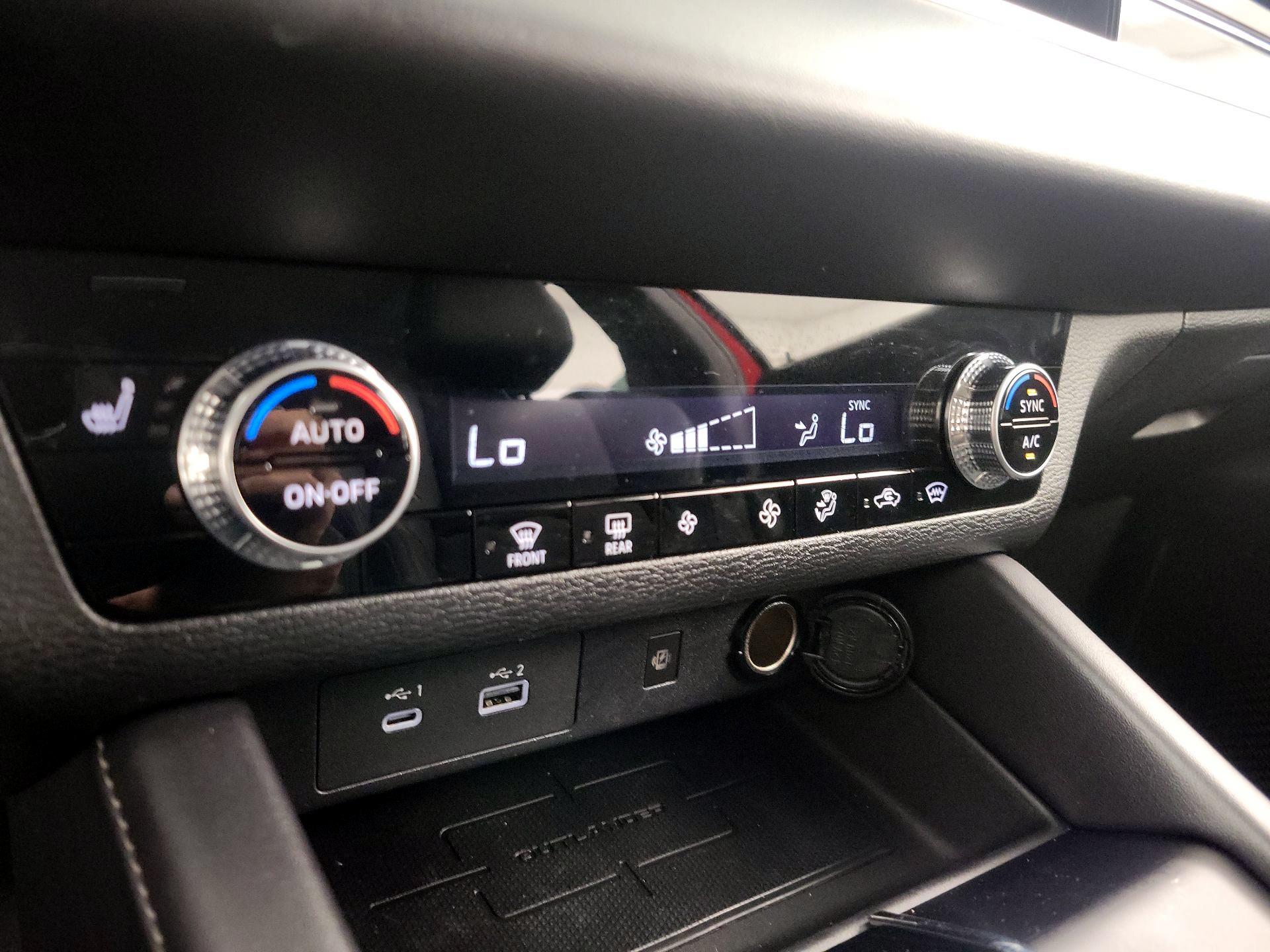 Thumbnail: 2023 Mitsubishi Outlander - 16