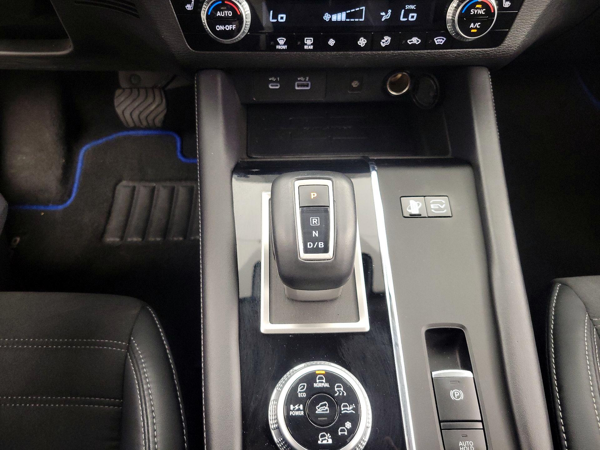 Thumbnail: 2023 Mitsubishi Outlander - 17