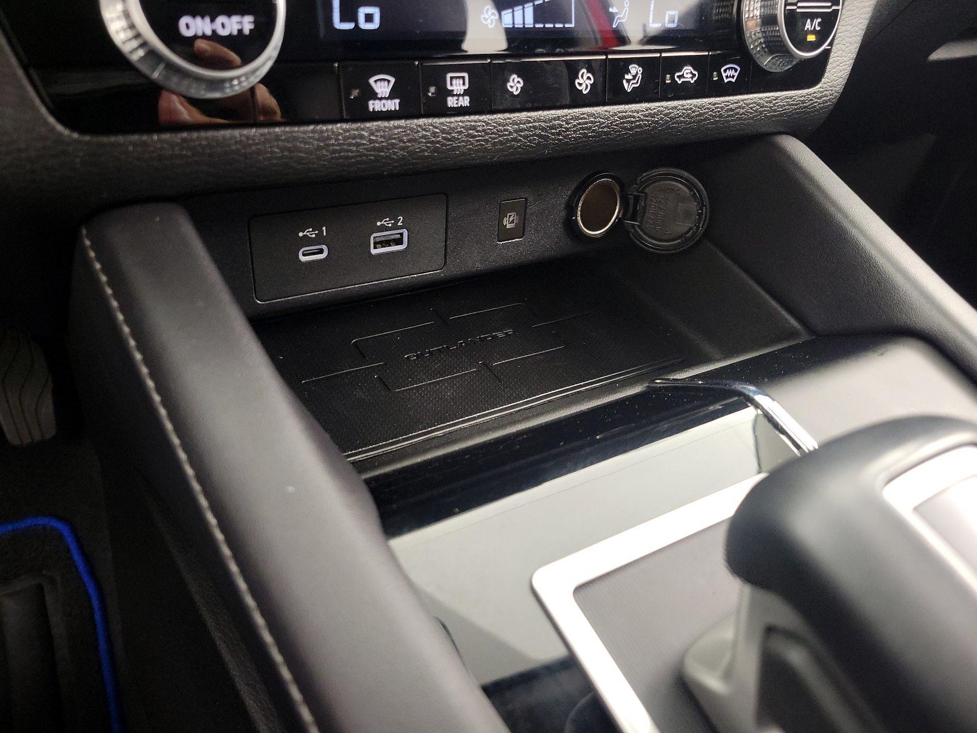 Thumbnail: 2023 Mitsubishi Outlander - 18