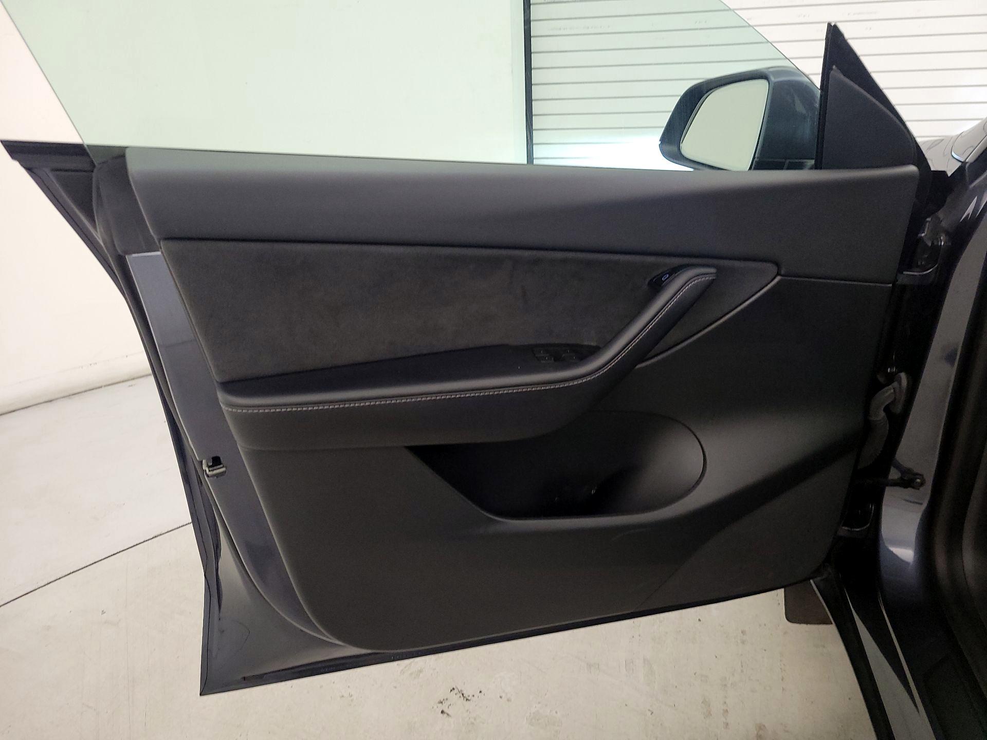 Thumbnail: 2021 Tesla Model Y - 12