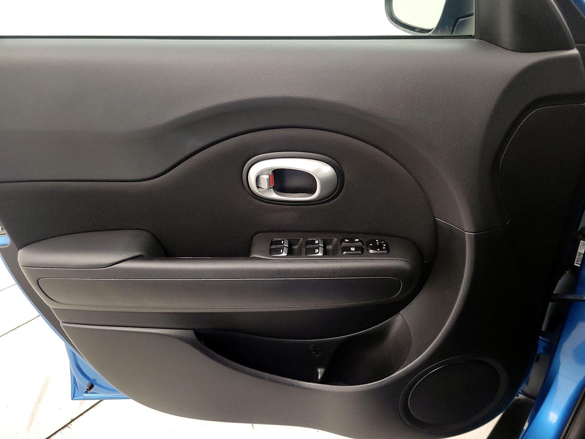 Thumbnail: 2017 Kia Soul - 12