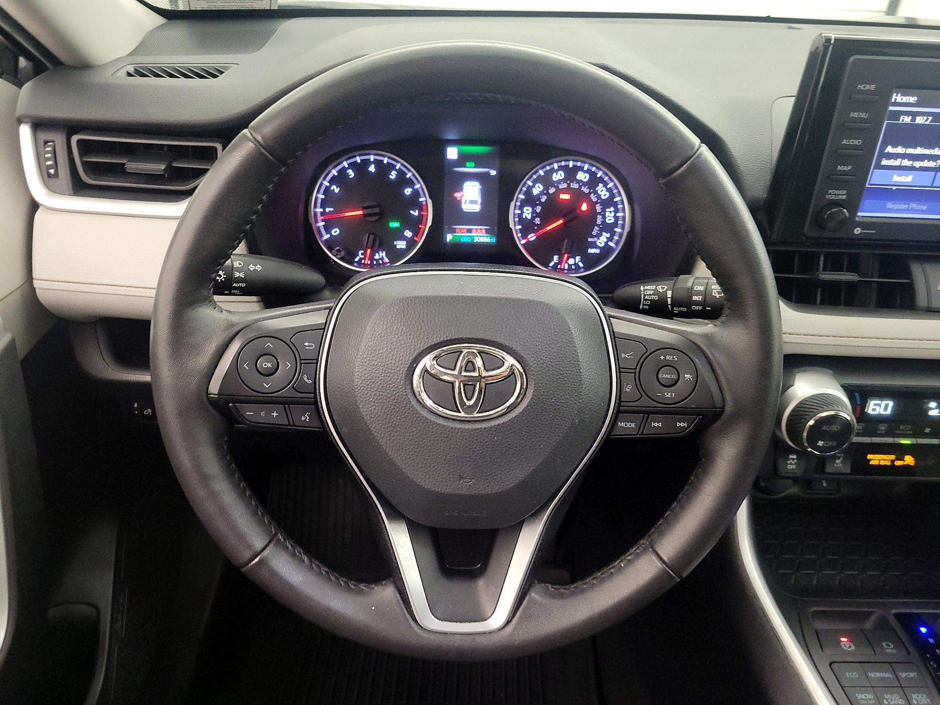 Thumbnail: 2022 Toyota RAV4 - 10