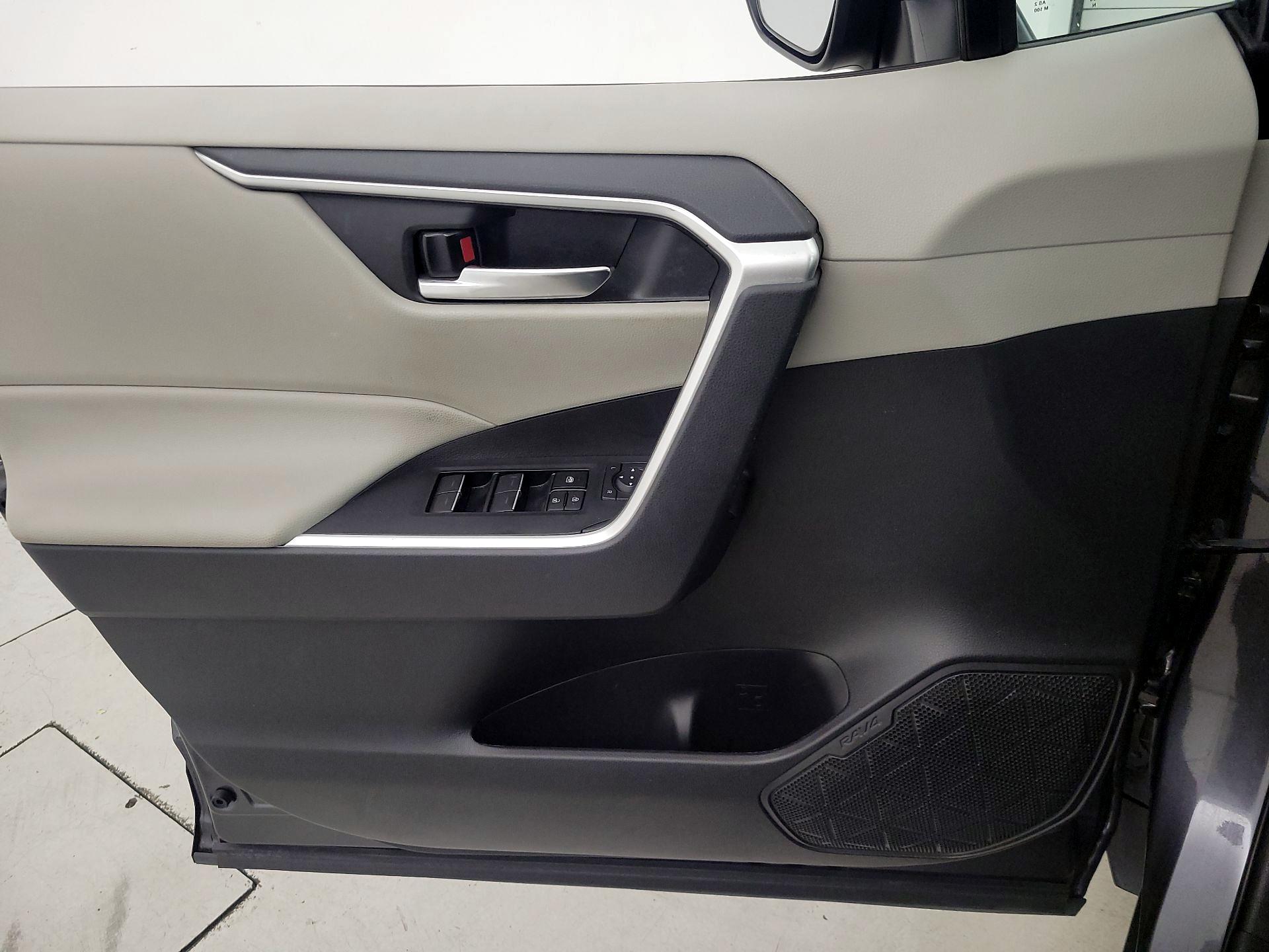 Thumbnail: 2022 Toyota RAV4 - 12