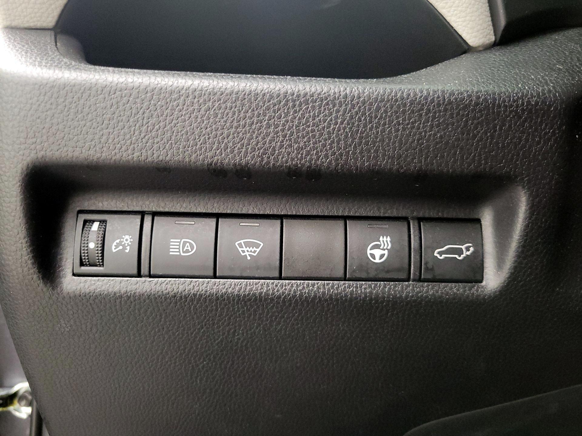 Thumbnail: 2022 Toyota RAV4 - 13