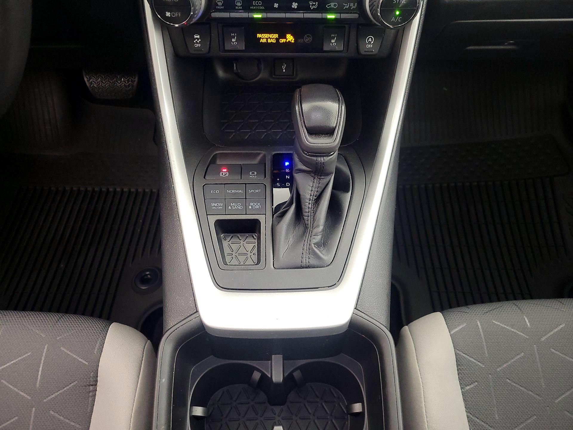 Thumbnail: 2022 Toyota RAV4 - 17