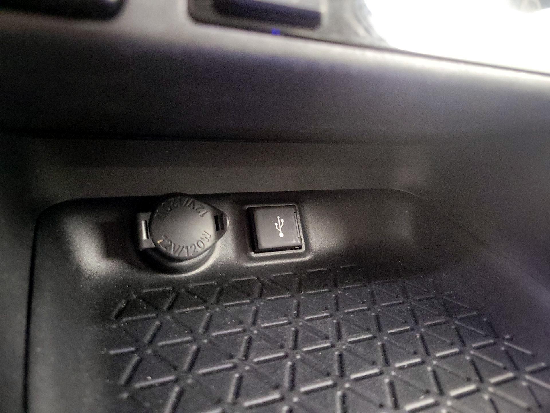 Thumbnail: 2022 Toyota RAV4 - 18