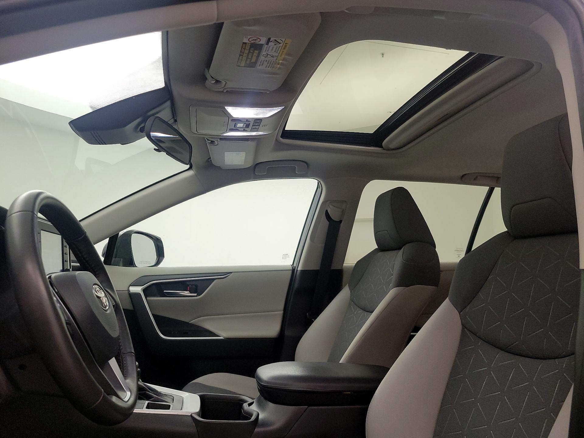 Thumbnail: 2022 Toyota RAV4 - 19