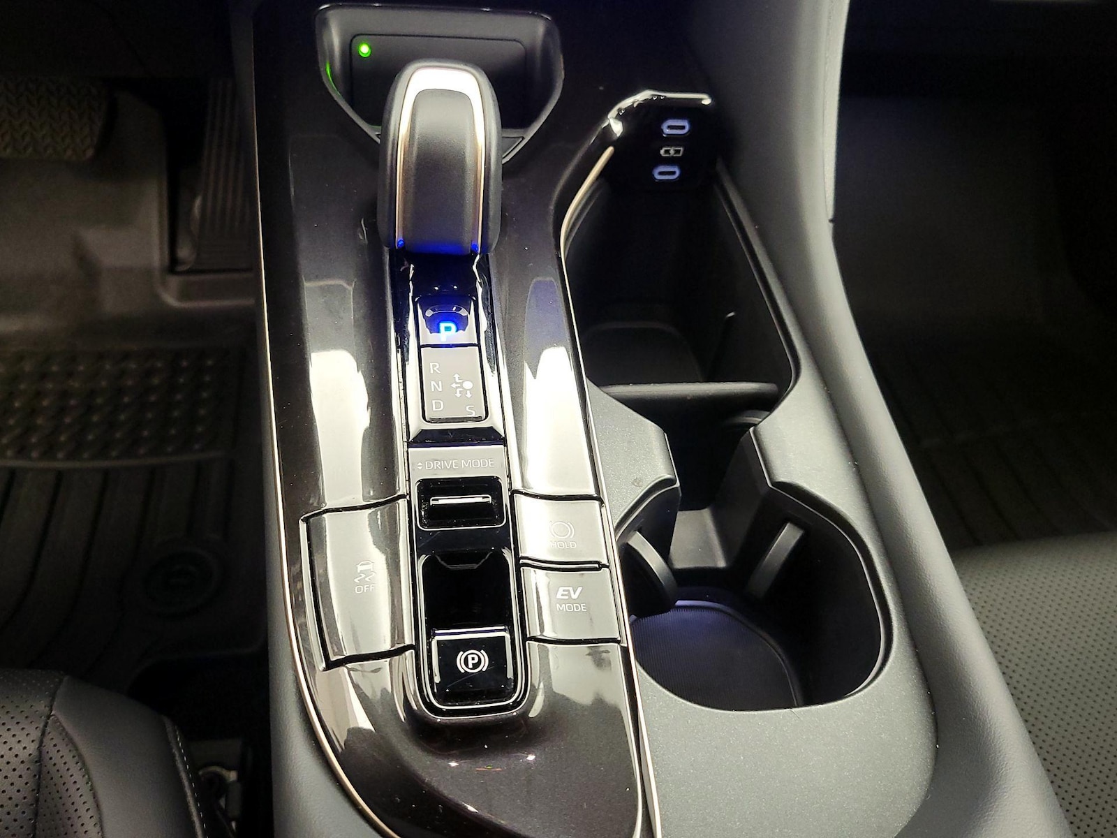 2025 Toyota Crown Signia Limited - Photo 18