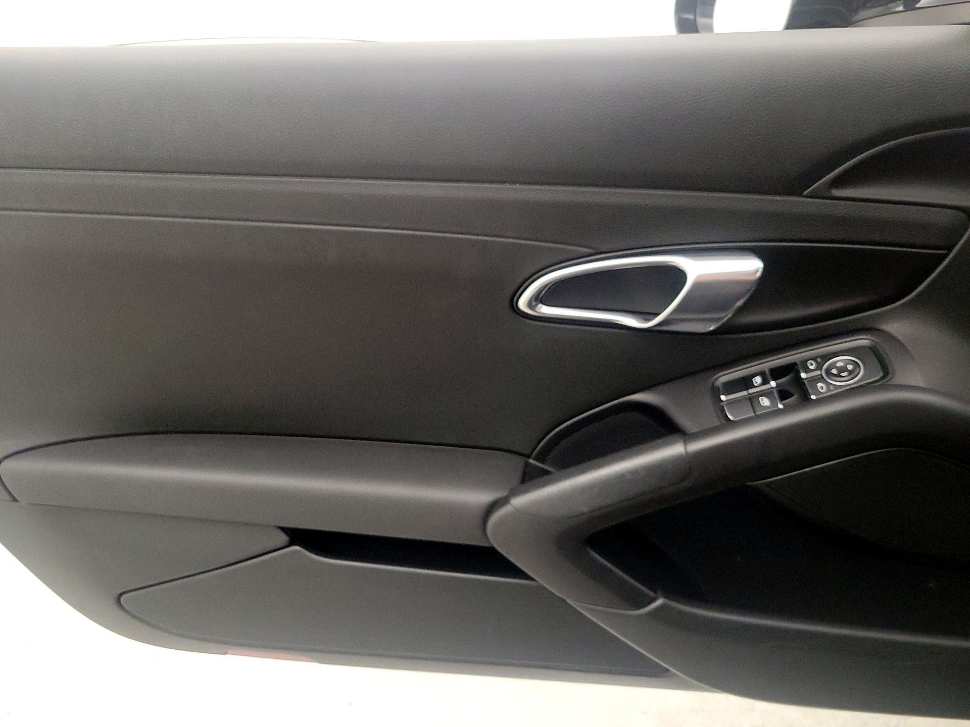 Thumbnail: 2018 Porsche 718 Cayman - 12
